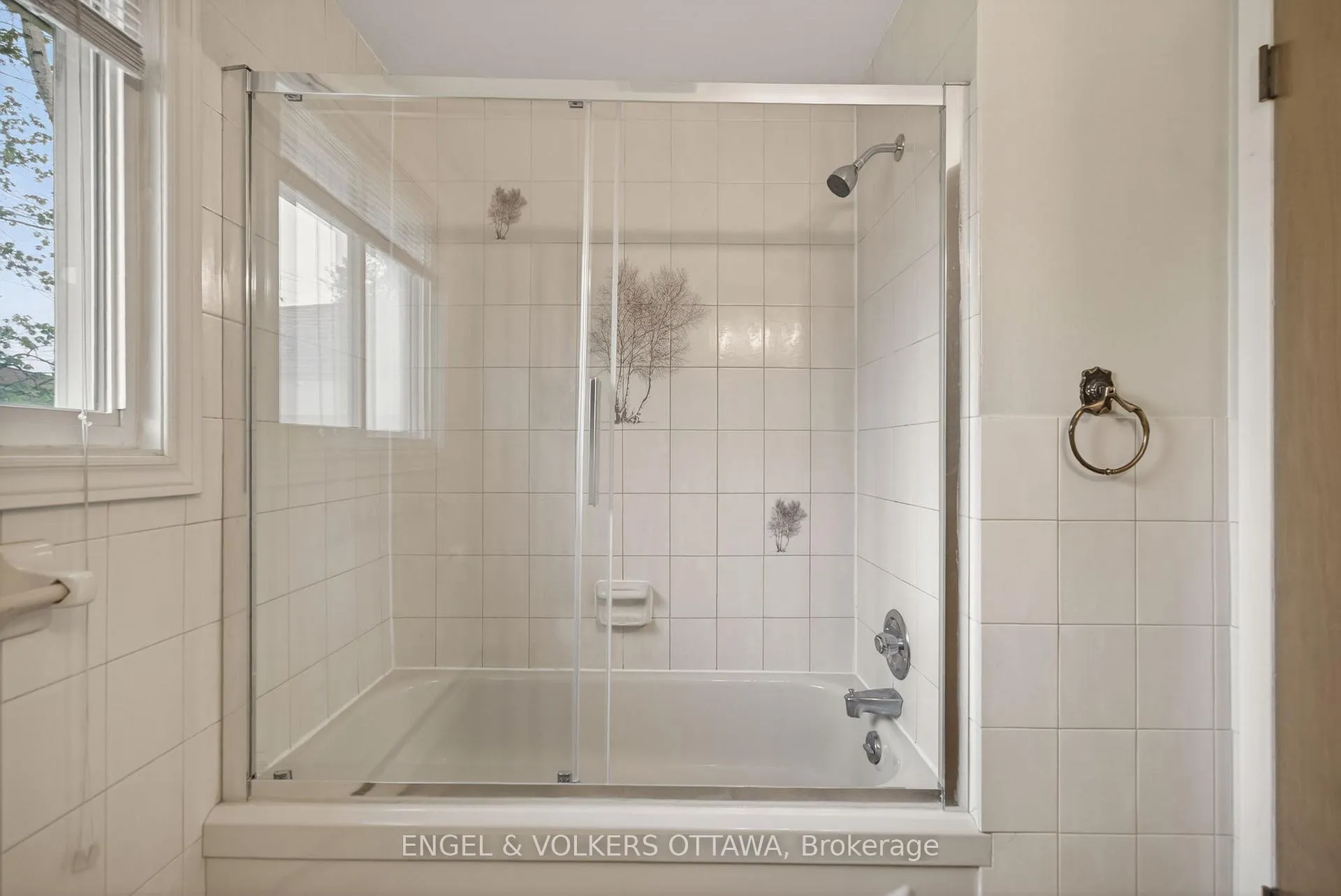 Photo 18 of 1166 Castle Hill Crescent, Ottawa, Copeland Park — HOMEH