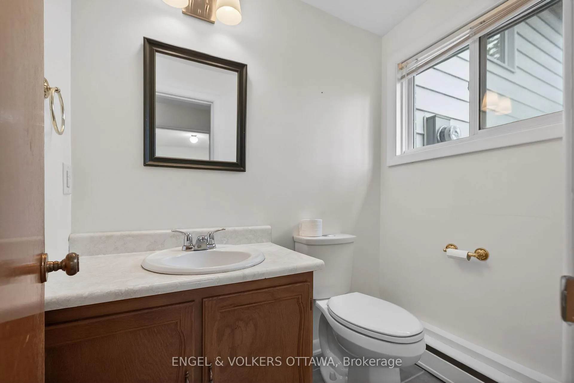 Photo 23 of 1166 Castle Hill Crescent, Ottawa, Copeland Park — HOMEH