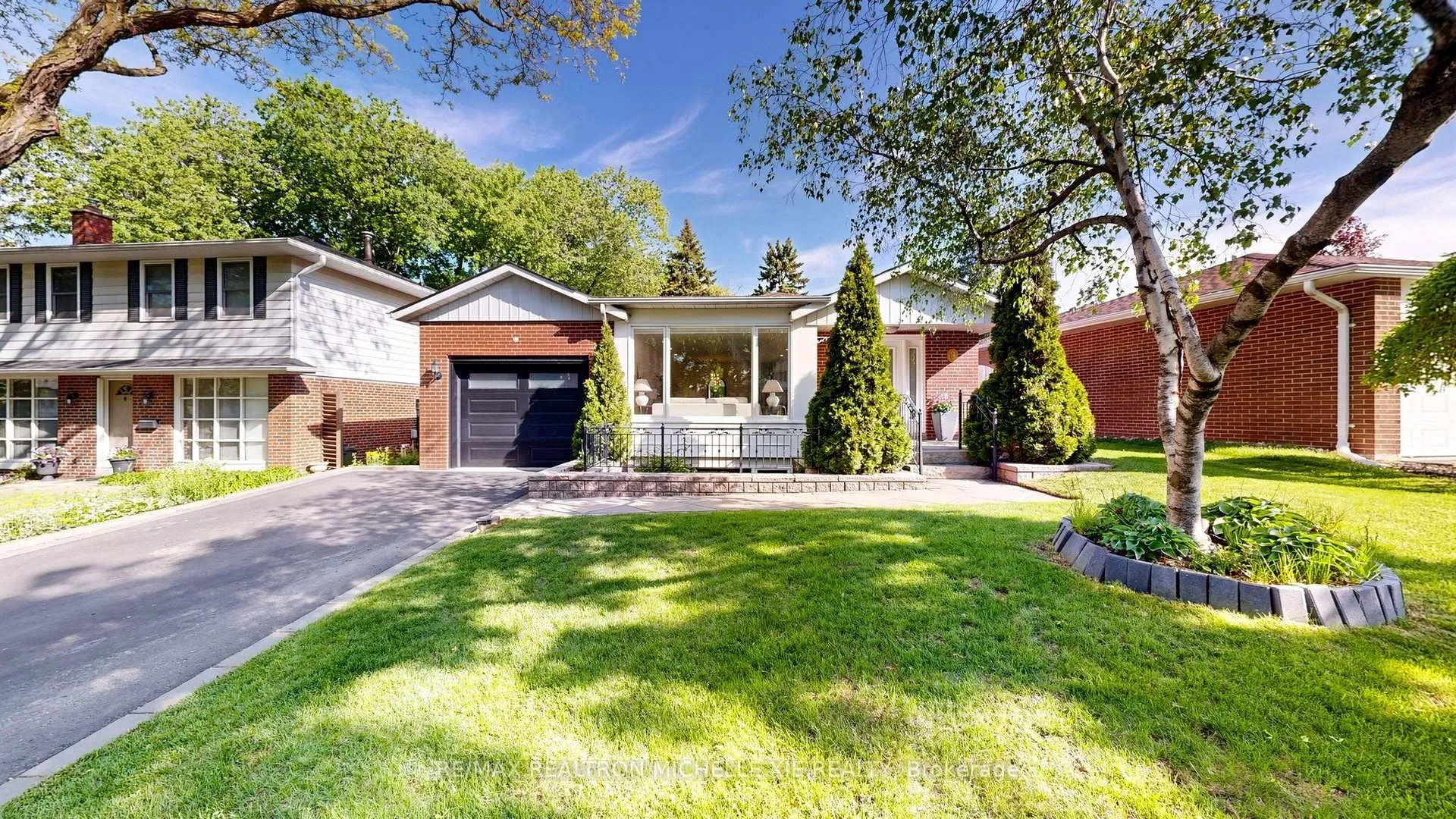 Front of 8 Meadowglade Crescent