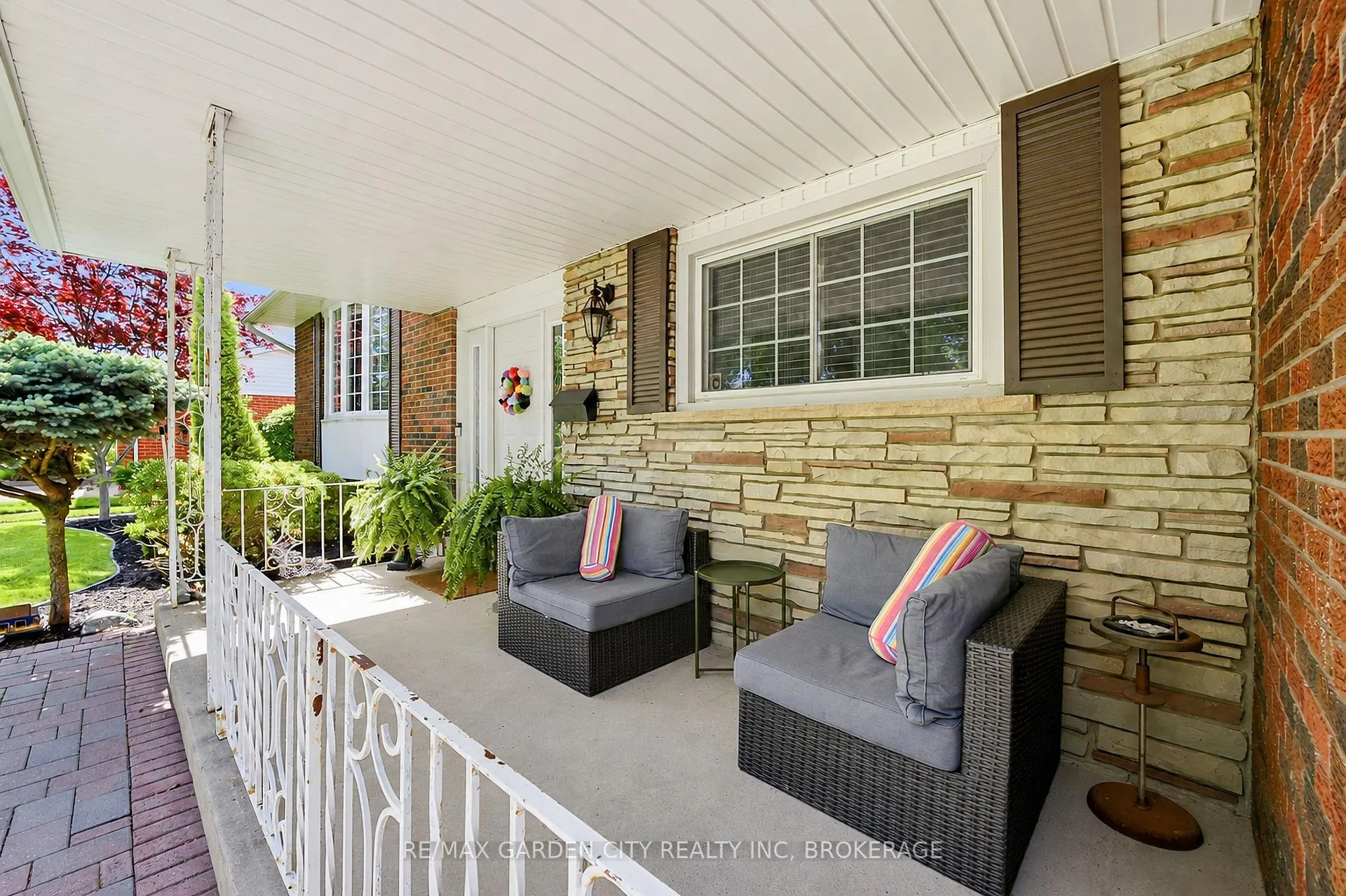 Photo 2 of 61 Royal York Road, St. Catharines, Lakeshore — HOMEH