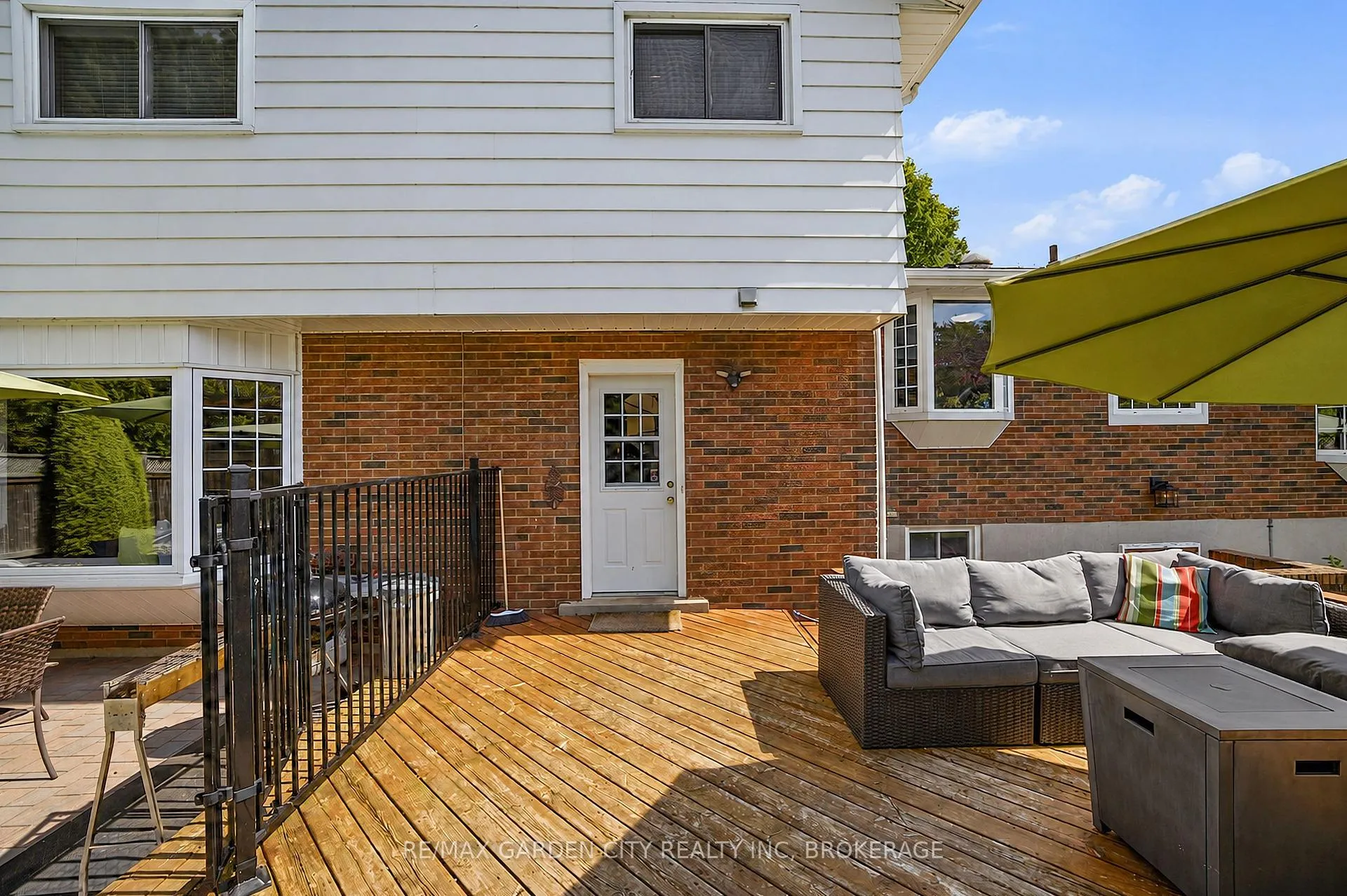 Photo 3 of 61 Royal York Road, St. Catharines, Lakeshore — HOMEH