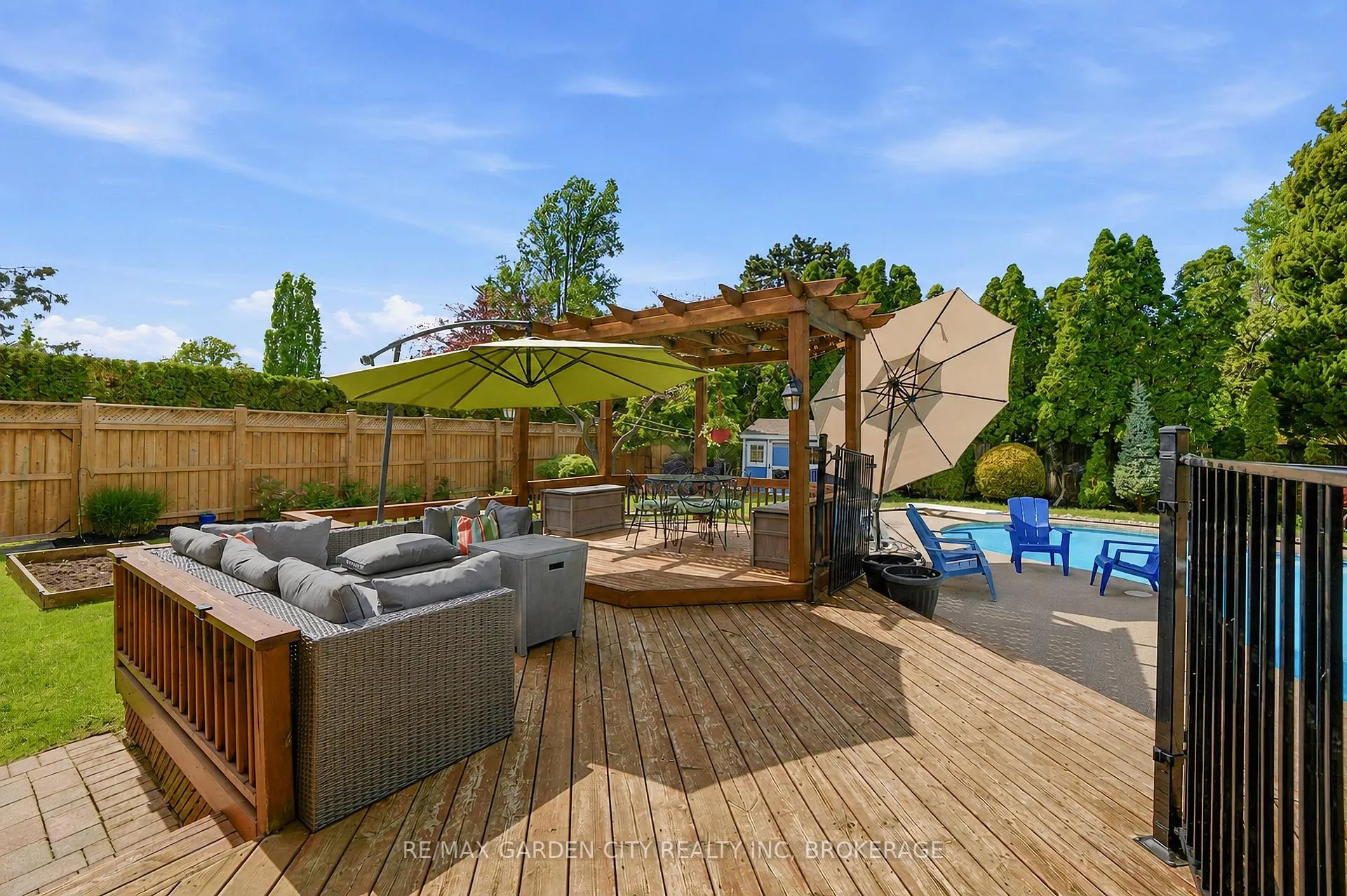 Photo 5 of 61 Royal York Road, St. Catharines, Lakeshore — HOMEH