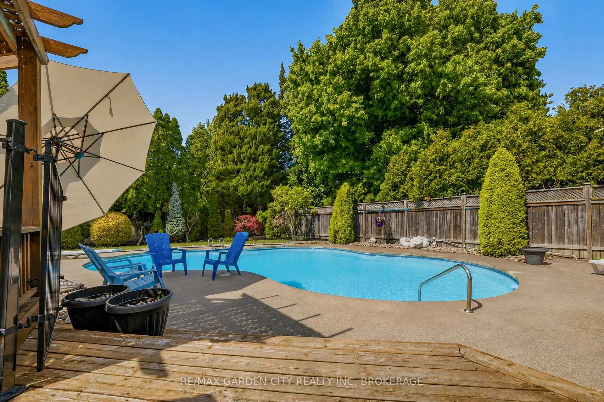 Photo 6 of 61 Royal York Road, St. Catharines, Lakeshore — HOMEH
