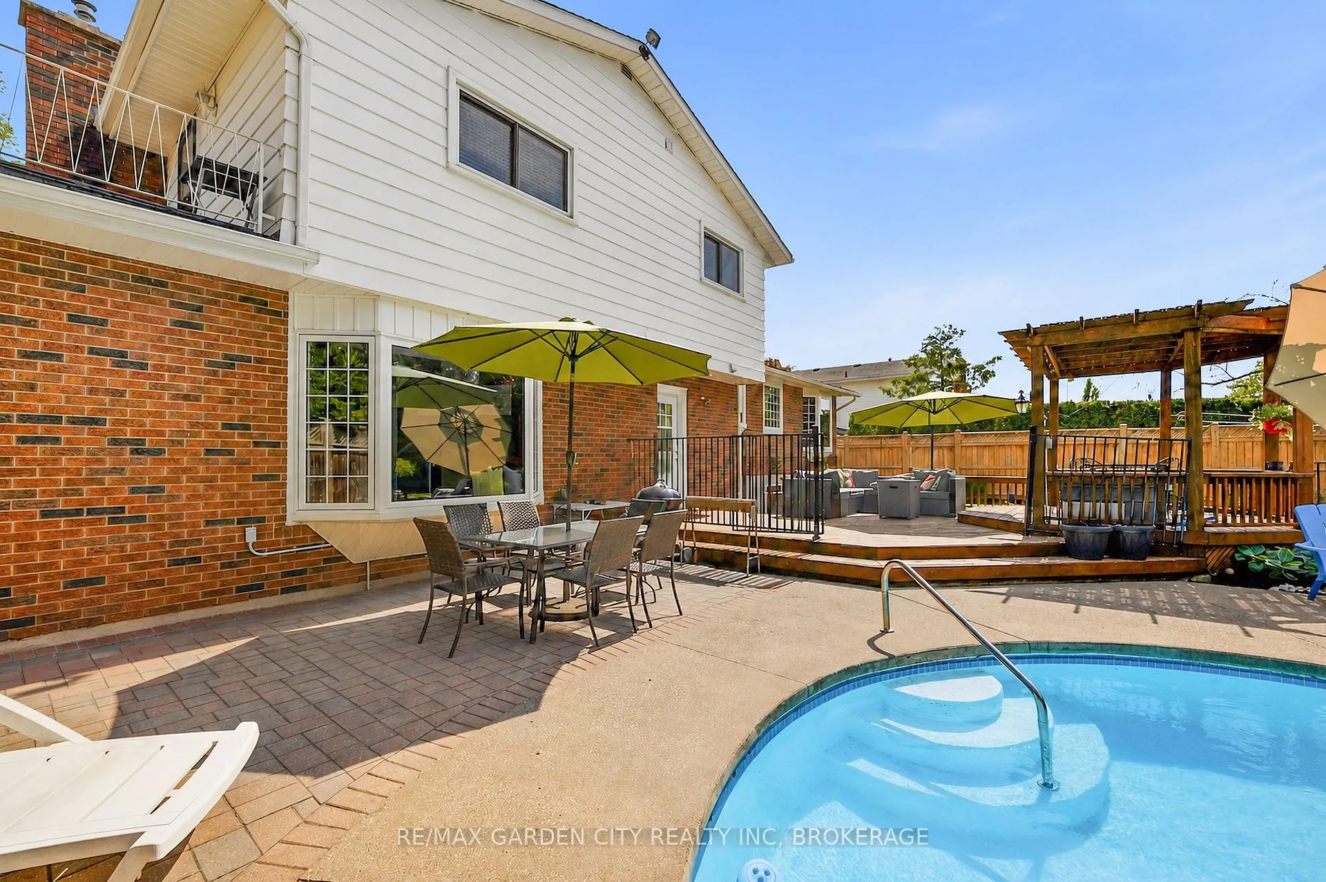 Photo 7 of 61 Royal York Road, St. Catharines, Lakeshore — HOMEH