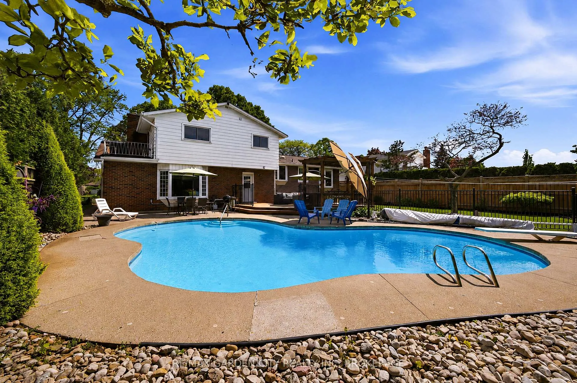 Photo 9 of 61 Royal York Road, St. Catharines, Lakeshore — HOMEH
