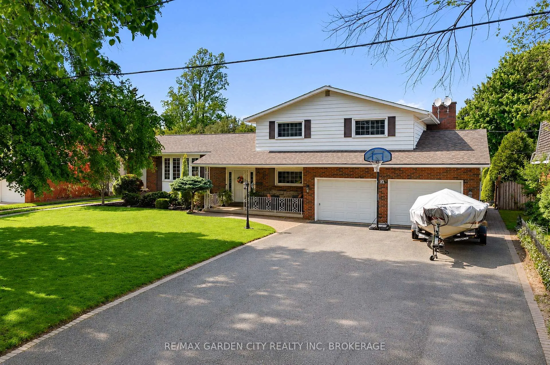 Photo 11 of 61 Royal York Road, St. Catharines, Lakeshore — HOMEH