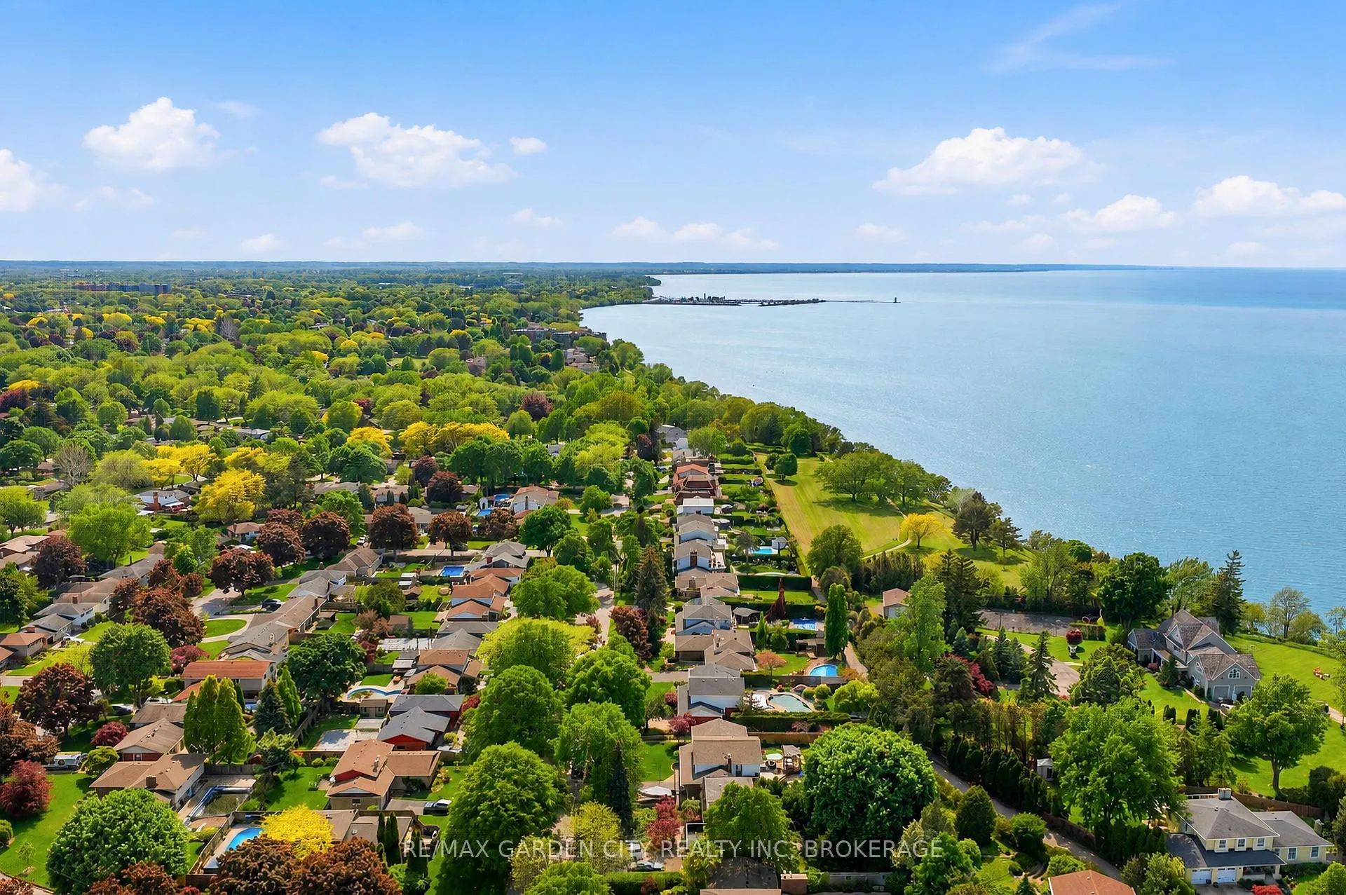 Photo 15 of 61 Royal York Road, St. Catharines, Lakeshore — HOMEH
