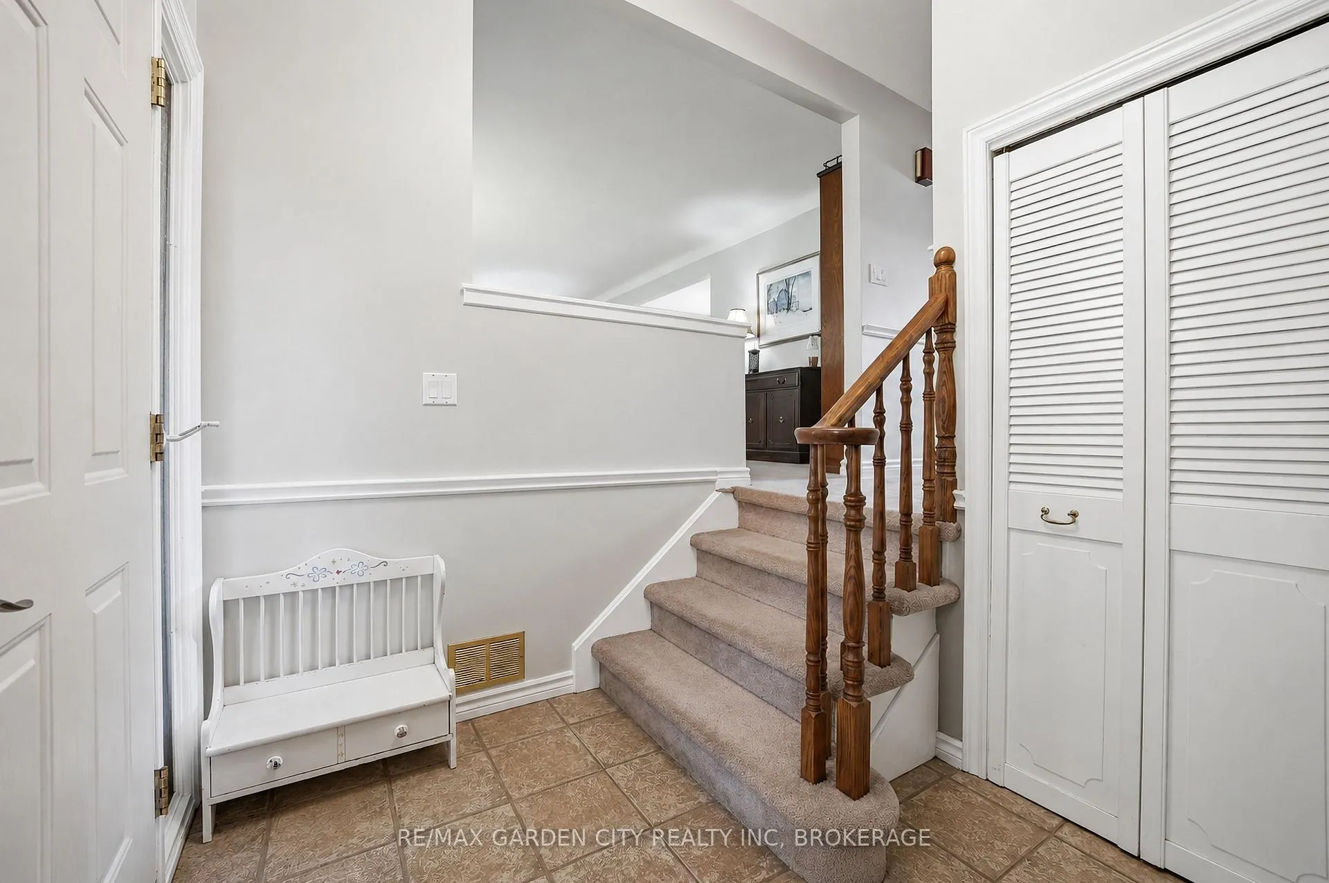 Photo 17 of 61 Royal York Road, St. Catharines, Lakeshore — HOMEH