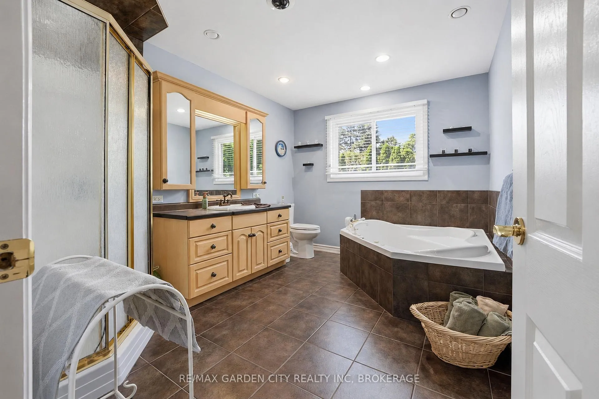 Photo 45 of 61 Royal York Road, St. Catharines, Lakeshore — HOMEH