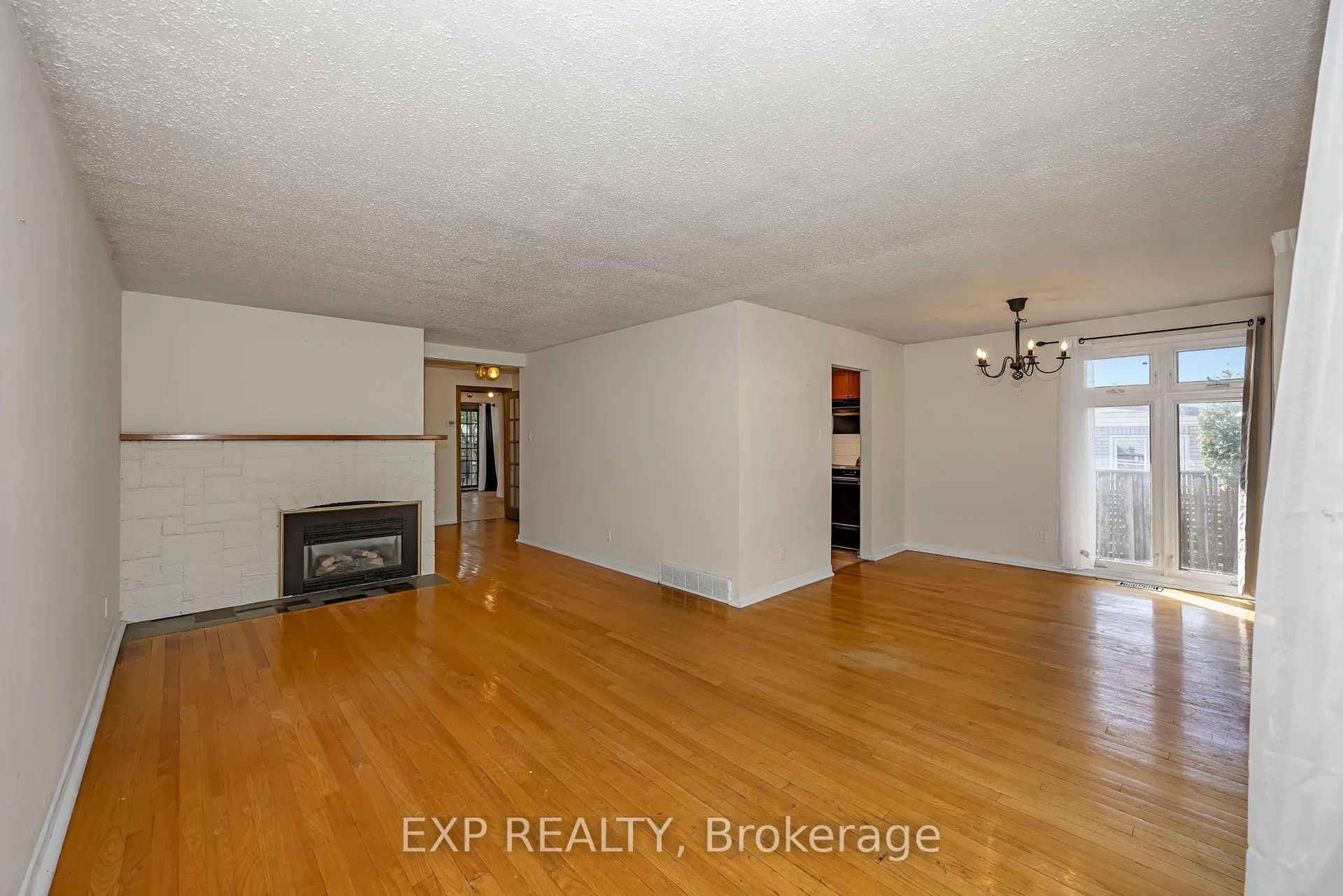 Photo 5 of 21 Southview Crescent, Ottawa, Borden Farm/Stewart Farm/Carleton Heights/Parkwood Hills — HOMEH