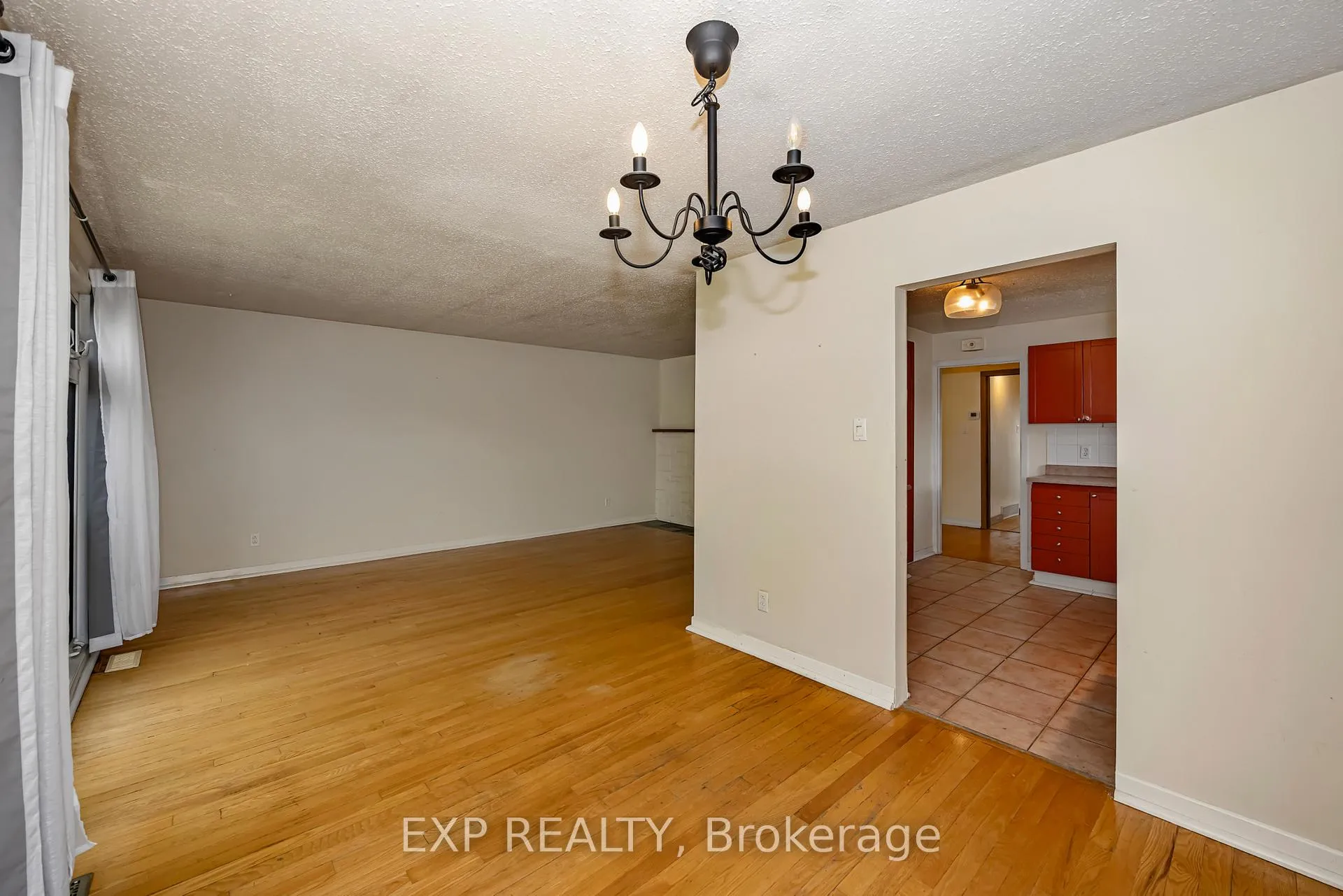 Photo 12 of 21 Southview Crescent, Ottawa, Borden Farm/Stewart Farm/Carleton Heights/Parkwood Hills — HOMEH