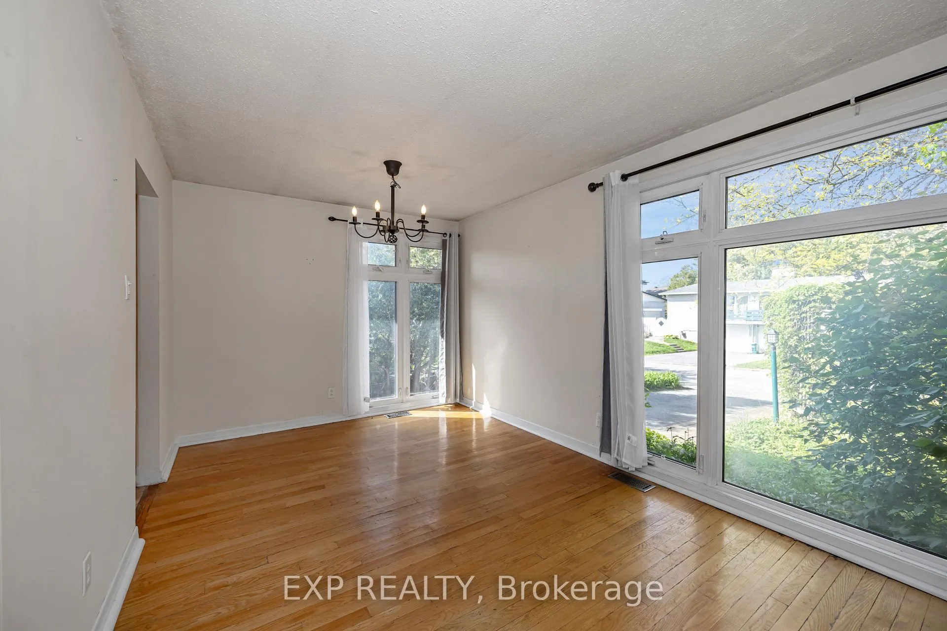 Photo 13 of 21 Southview Crescent, Ottawa, Borden Farm/Stewart Farm/Carleton Heights/Parkwood Hills — HOMEH