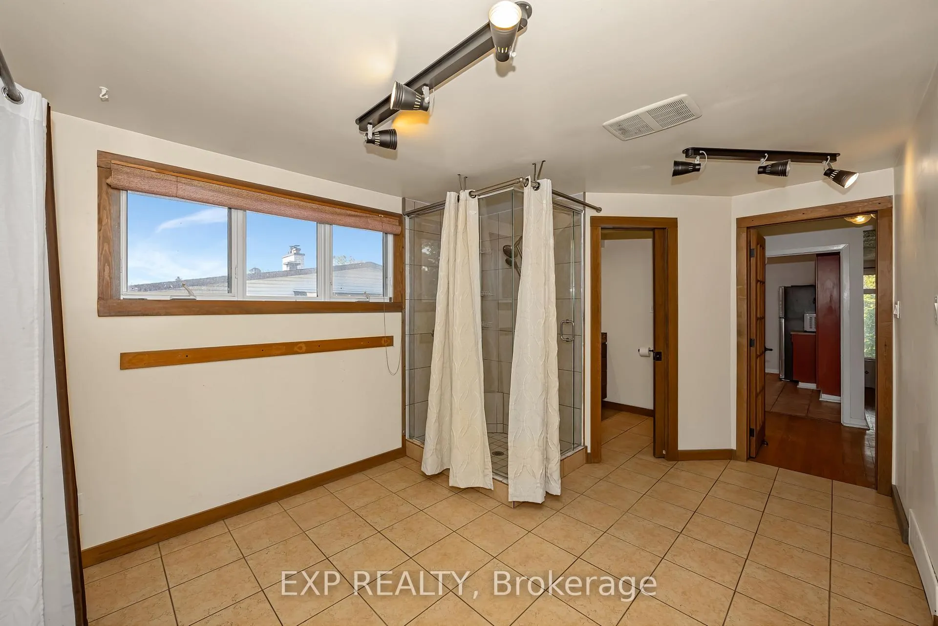 Photo 15 of 21 Southview Crescent, Ottawa, Borden Farm/Stewart Farm/Carleton Heights/Parkwood Hills — HOMEH