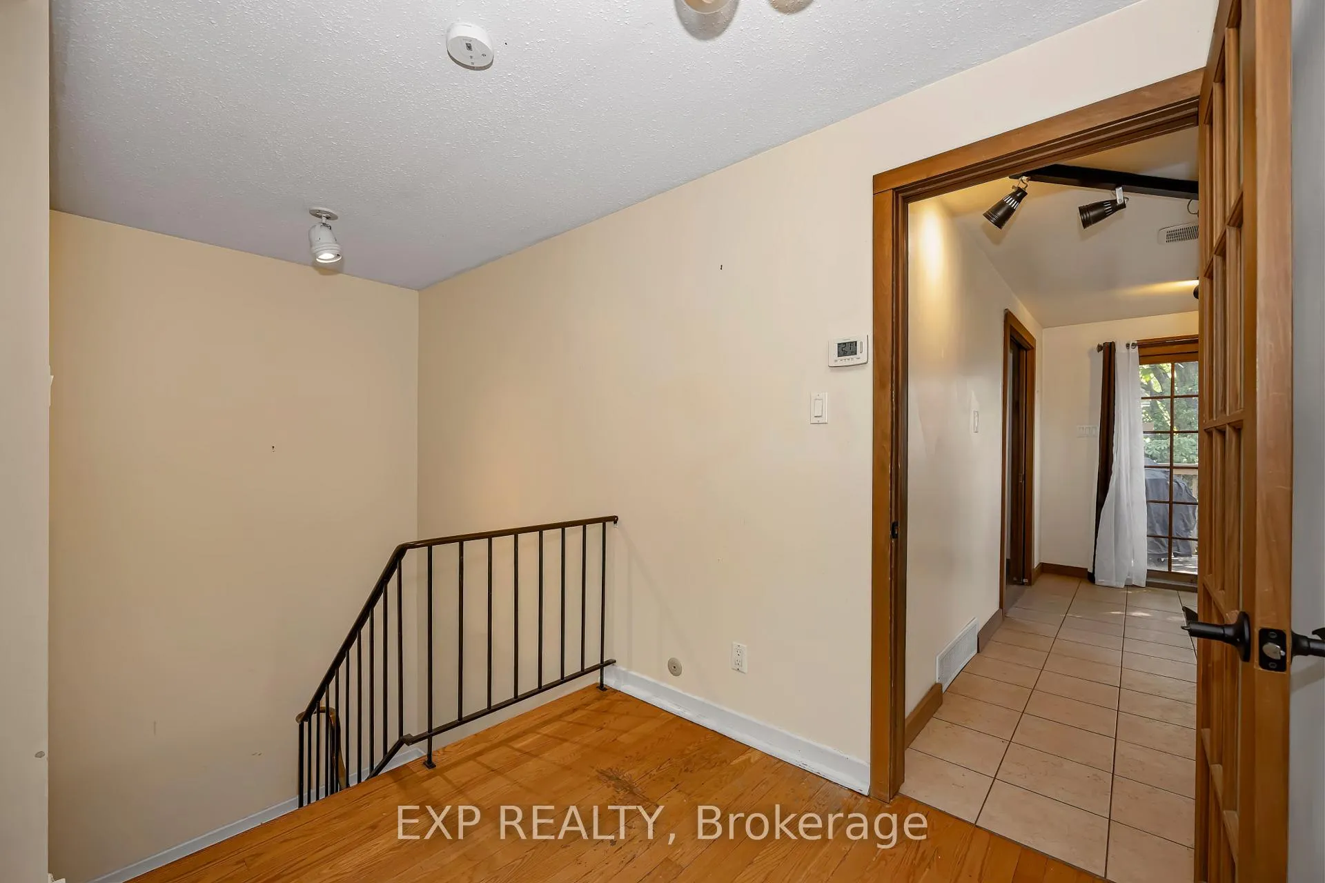 Photo 19 of 21 Southview Crescent, Ottawa, Borden Farm/Stewart Farm/Carleton Heights/Parkwood Hills — HOMEH