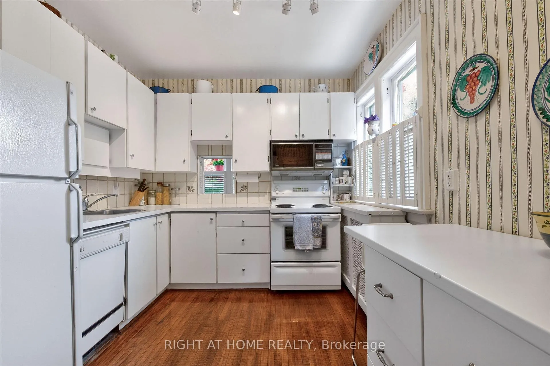 Photo 12 of 37 Heather Street, Toronto, Lawrence Park South — HOMEH