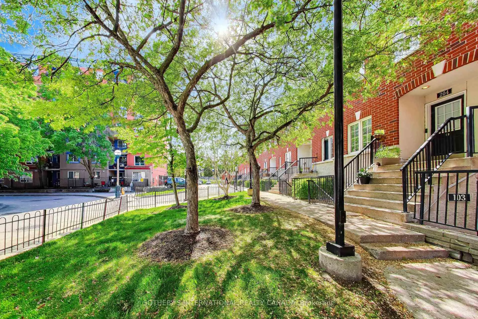 Photo 2 of Unit 103, 262 St Helens Avenue, Toronto, Dufferin Grove — HOMEH