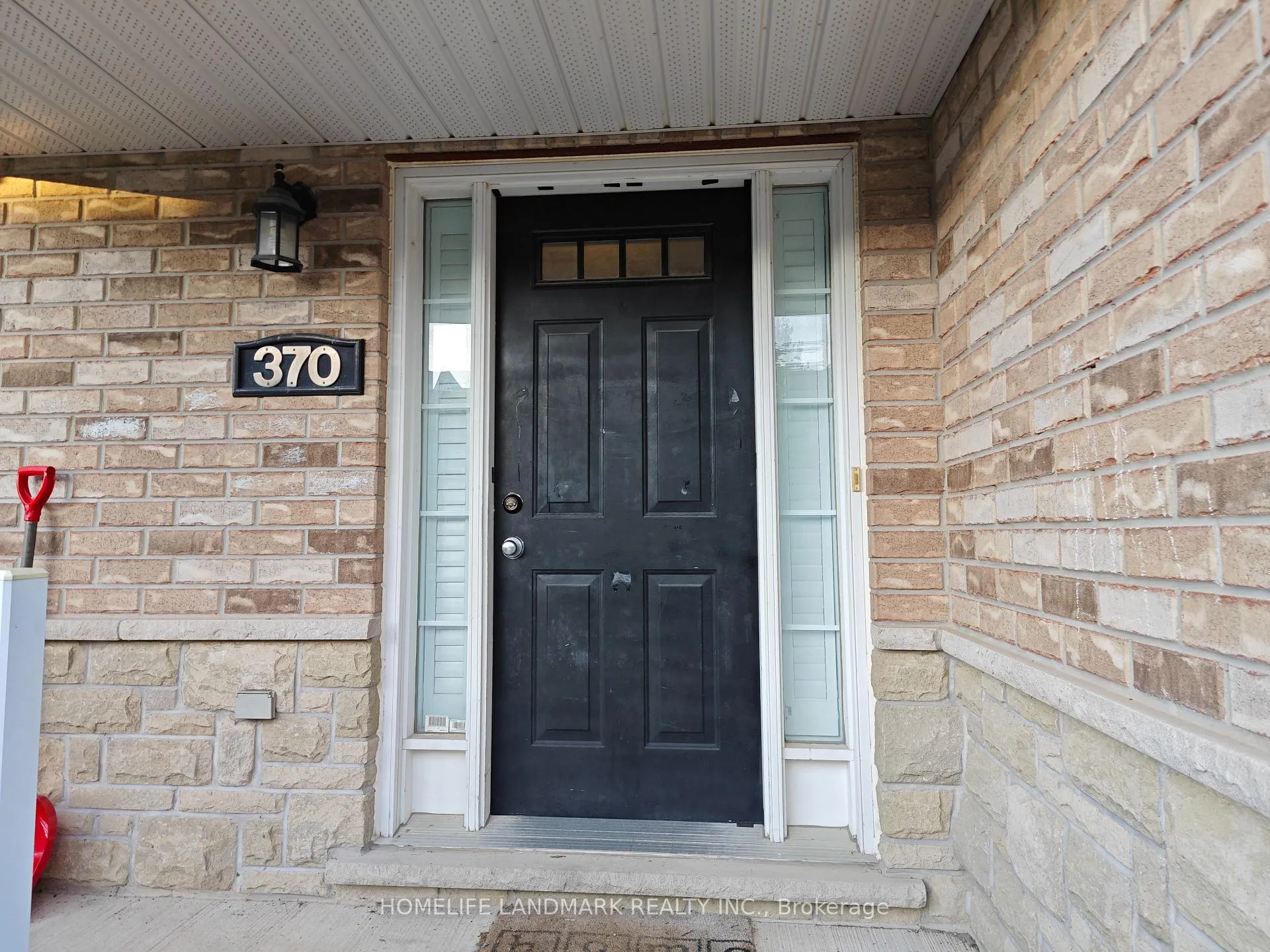 Photo 2 of 370 Sauve Crescent, Waterloo, Clair Hills — HOMEH