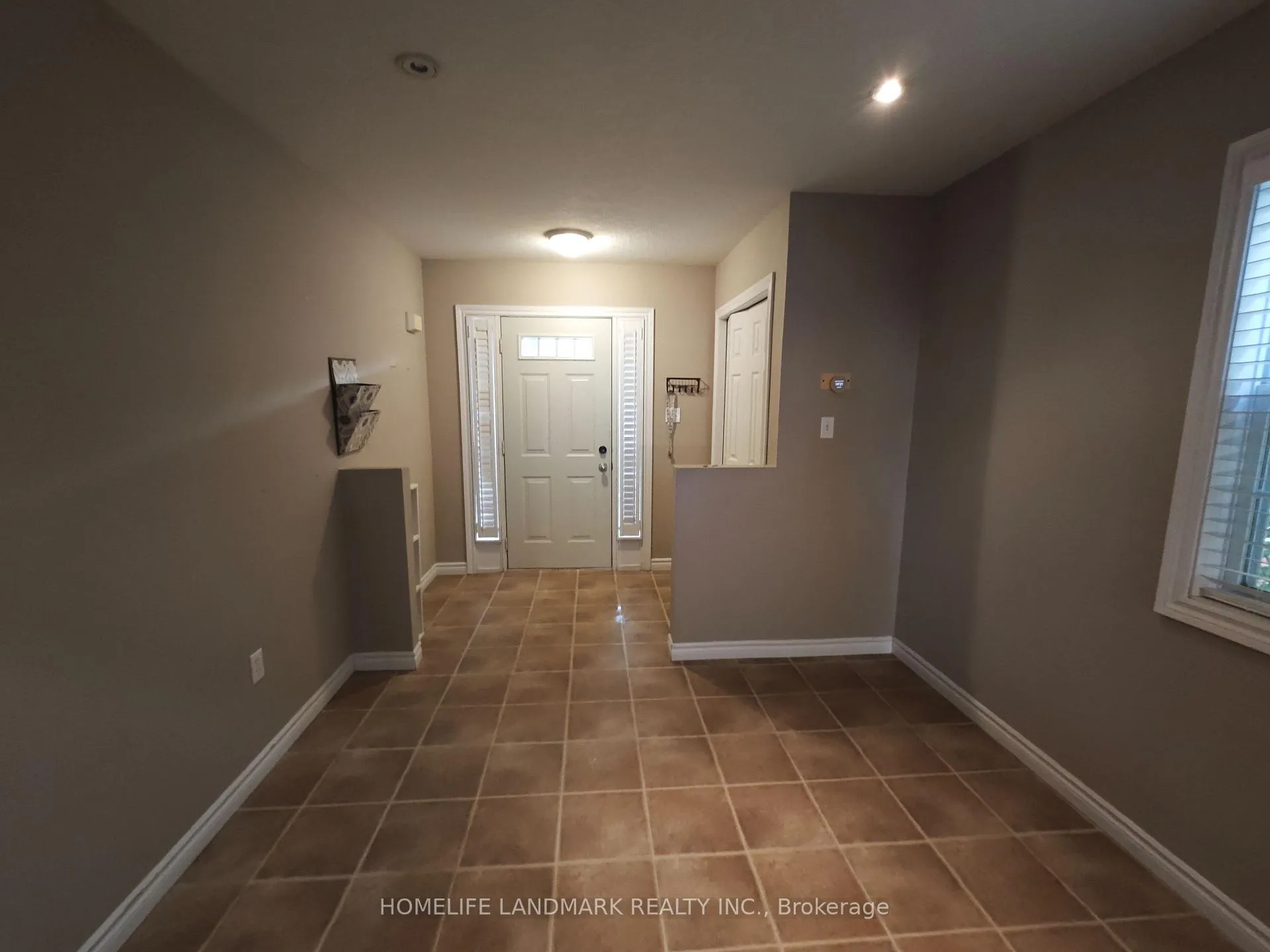 Photo 3 of 370 Sauve Crescent, Waterloo, Clair Hills — HOMEH
