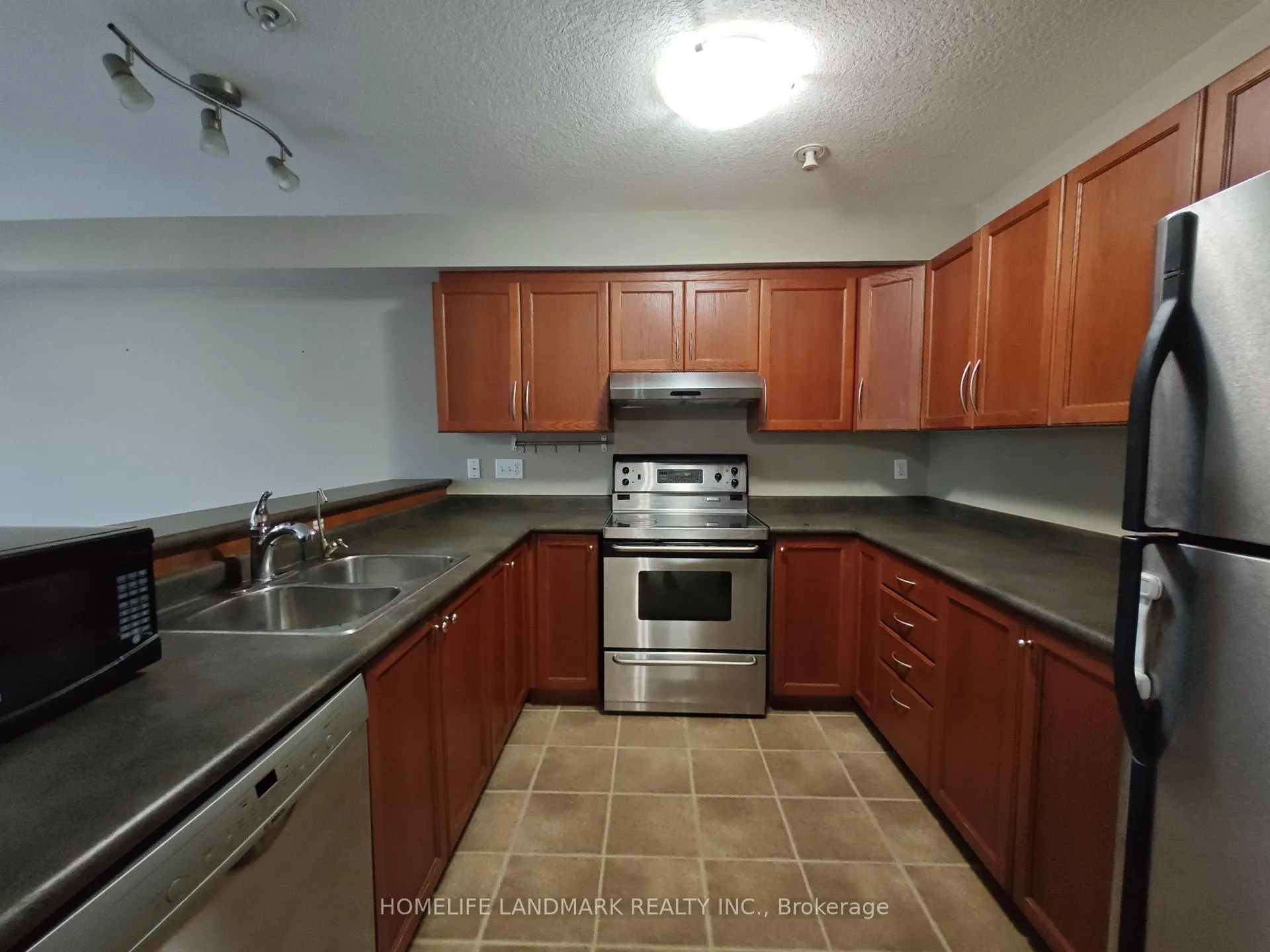 Photo 6 of 370 Sauve Crescent, Waterloo, Clair Hills — HOMEH