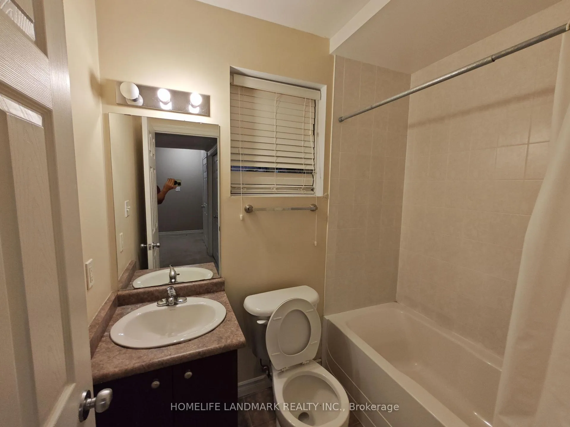 Photo 16 of 370 Sauve Crescent, Waterloo, Clair Hills — HOMEH