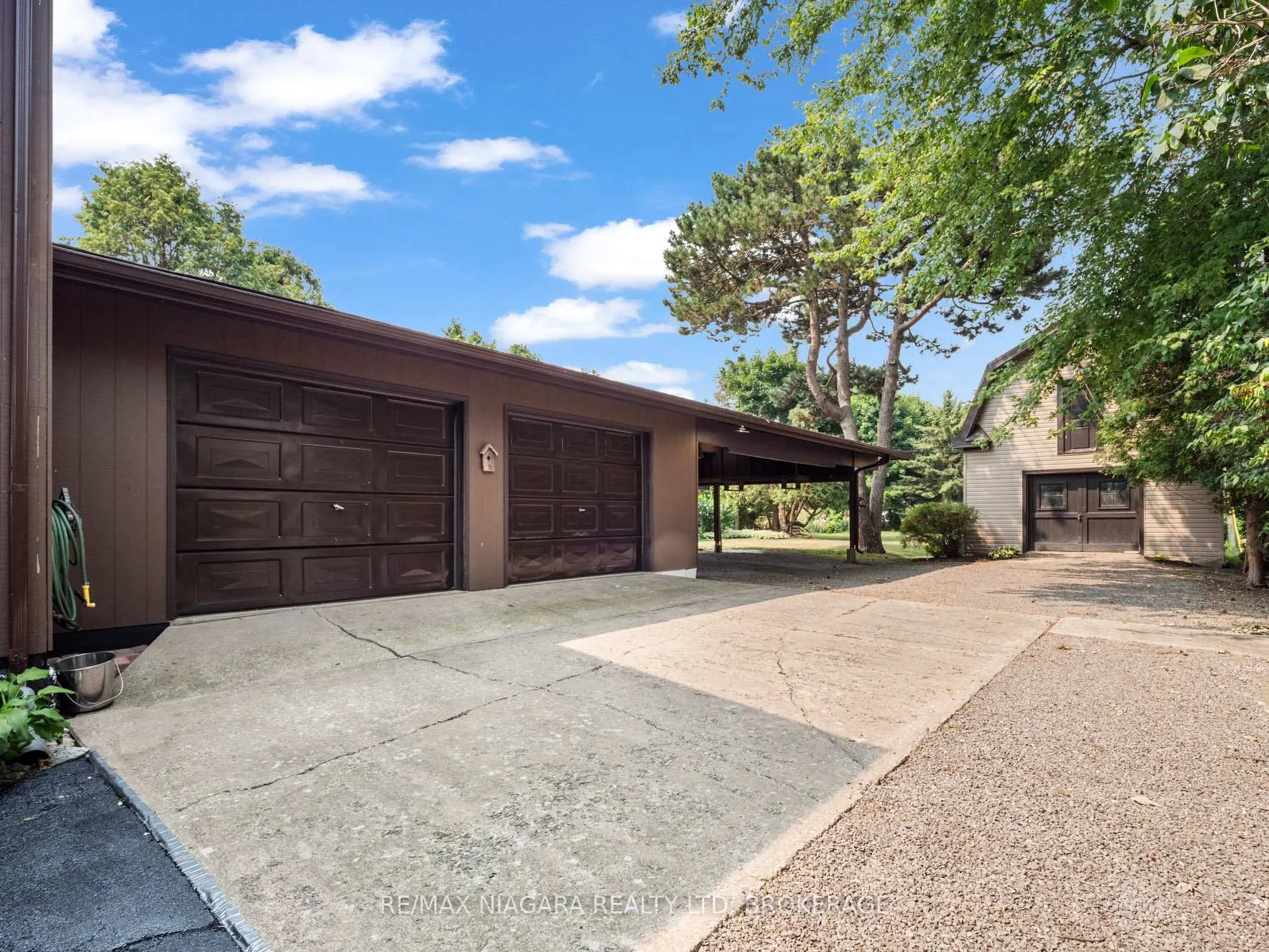 Photo of 735 Niagara Boulevard