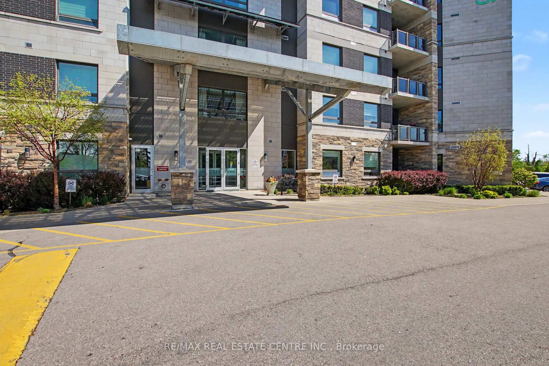 Photo 3 of Unit 418, 33 Whitmer Street, Milton, Scott — HOMEH