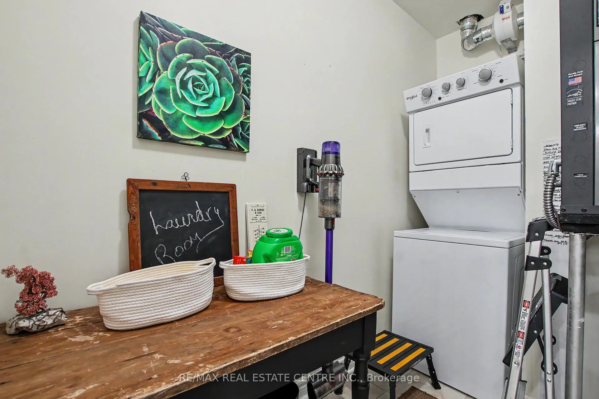 Photo 21 of Unit 418, 33 Whitmer Street, Milton, Scott — HOMEH