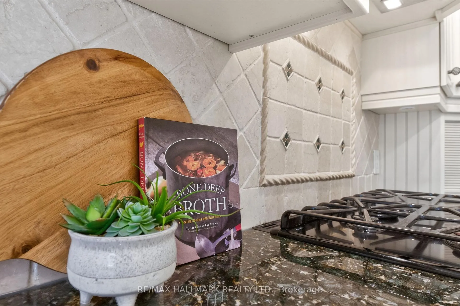 Photo 19 of 82 Dawes Road, Toronto, East End-Danforth — HOMEH