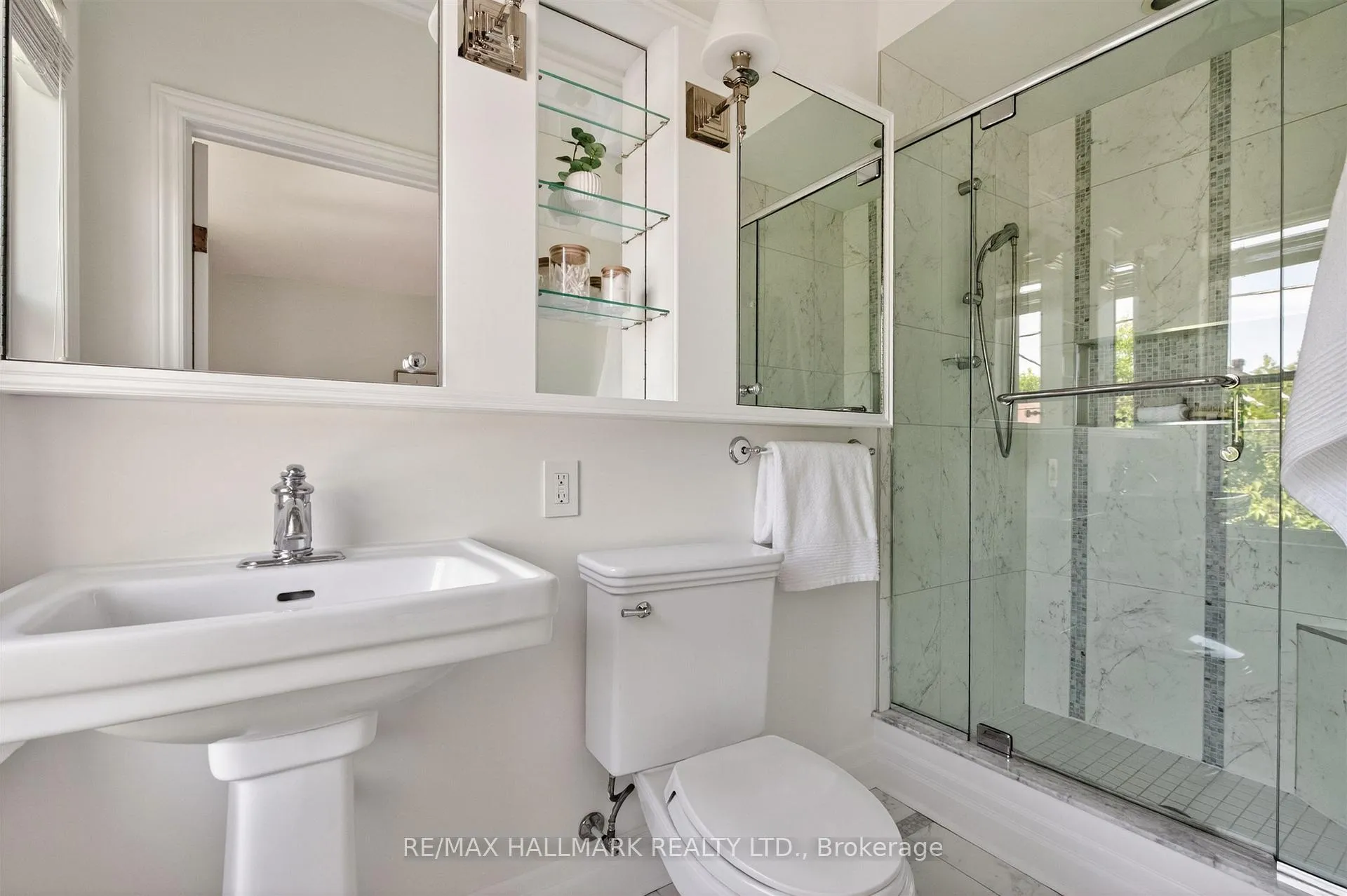Photo 33 of 82 Dawes Road, Toronto, East End-Danforth — HOMEH