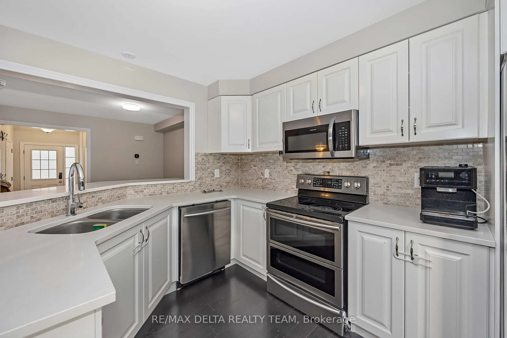 Photo 10 of 266 Brassy Minnow Crescent, Ottawa, Barrhaven - Half Moon Bay — HOMEH