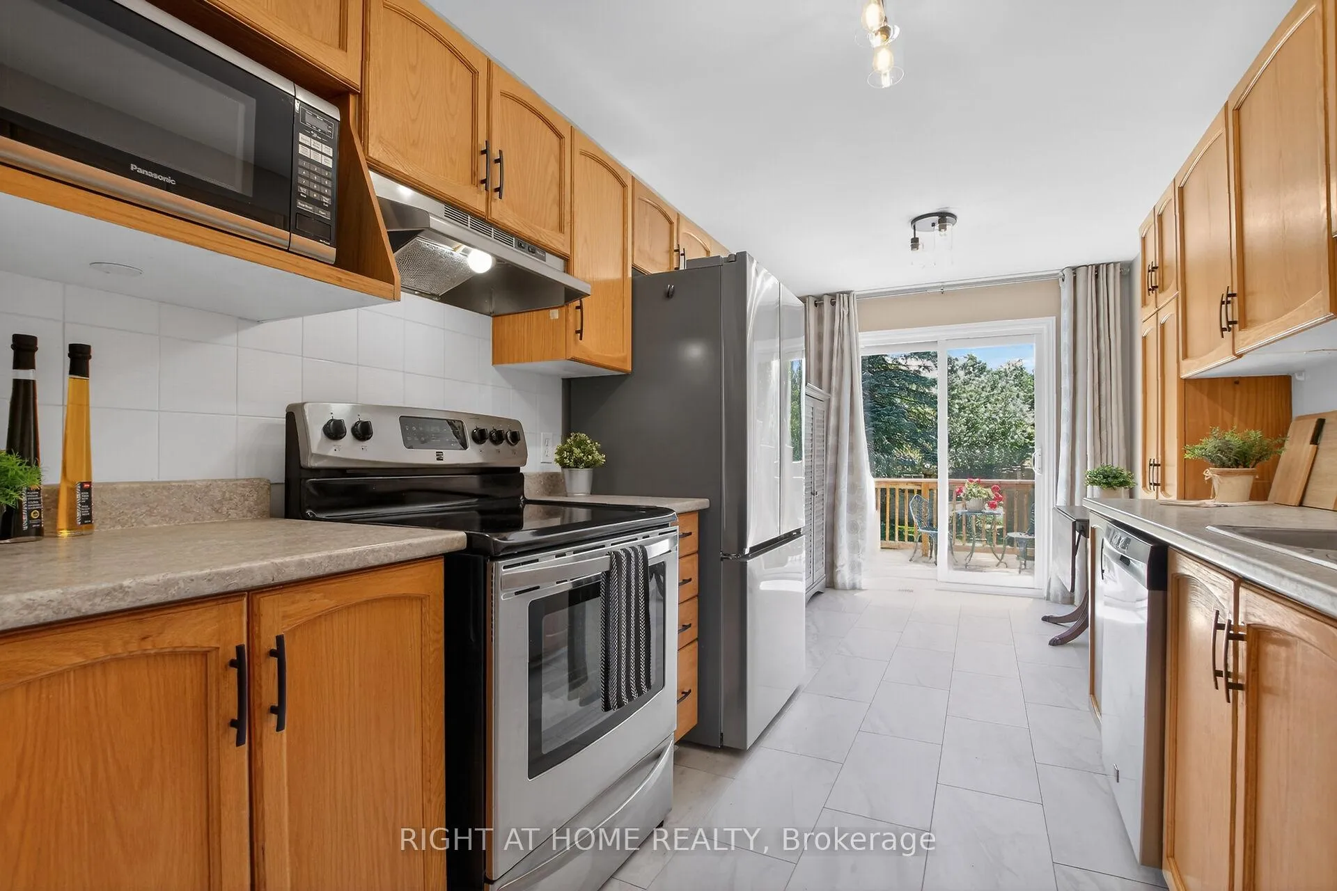 Photo 14 of 88 Furlong Crescent, Ottawa, Kanata - Bridlewood — HOMEH