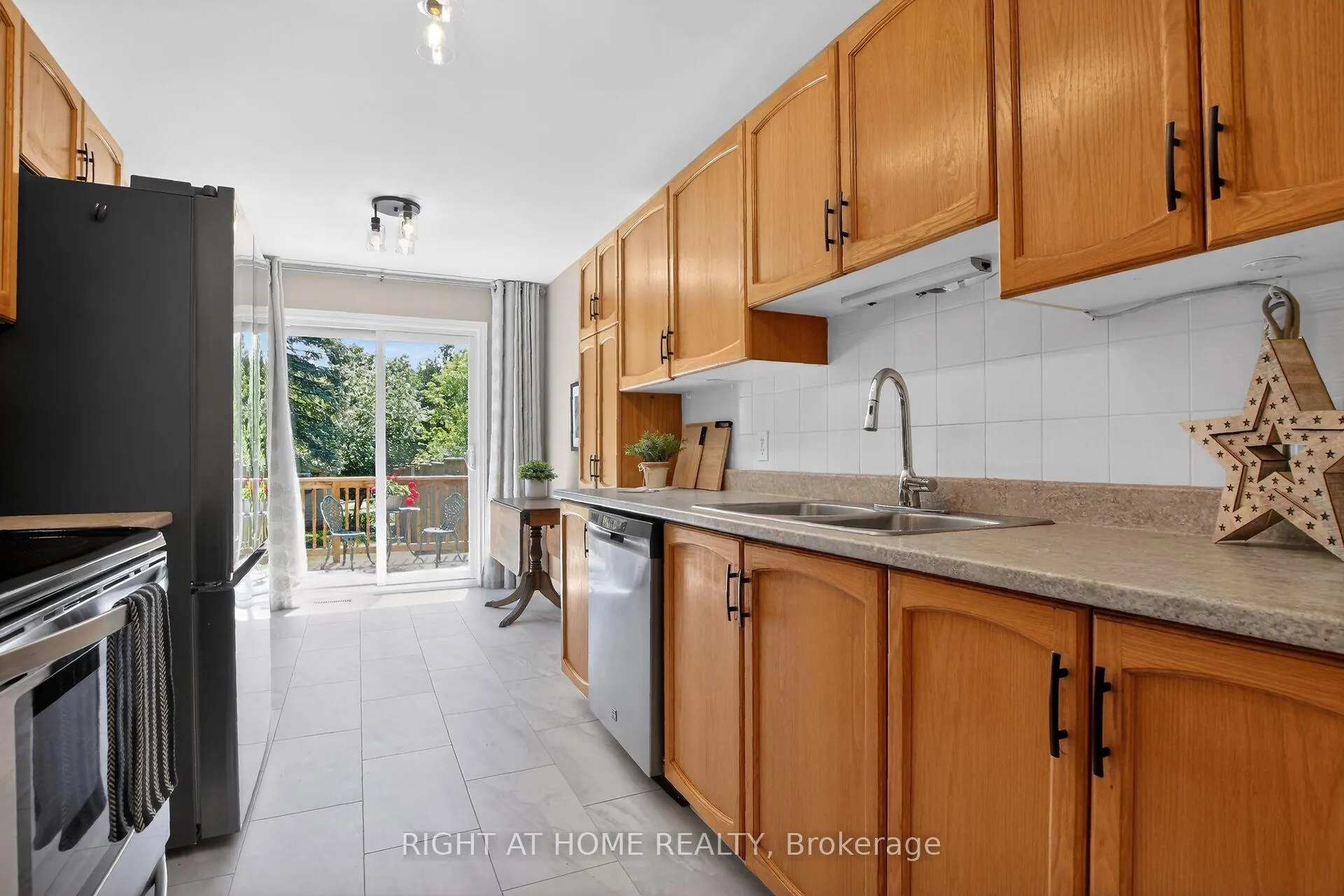 Photo 15 of 88 Furlong Crescent, Ottawa, Kanata - Bridlewood — HOMEH