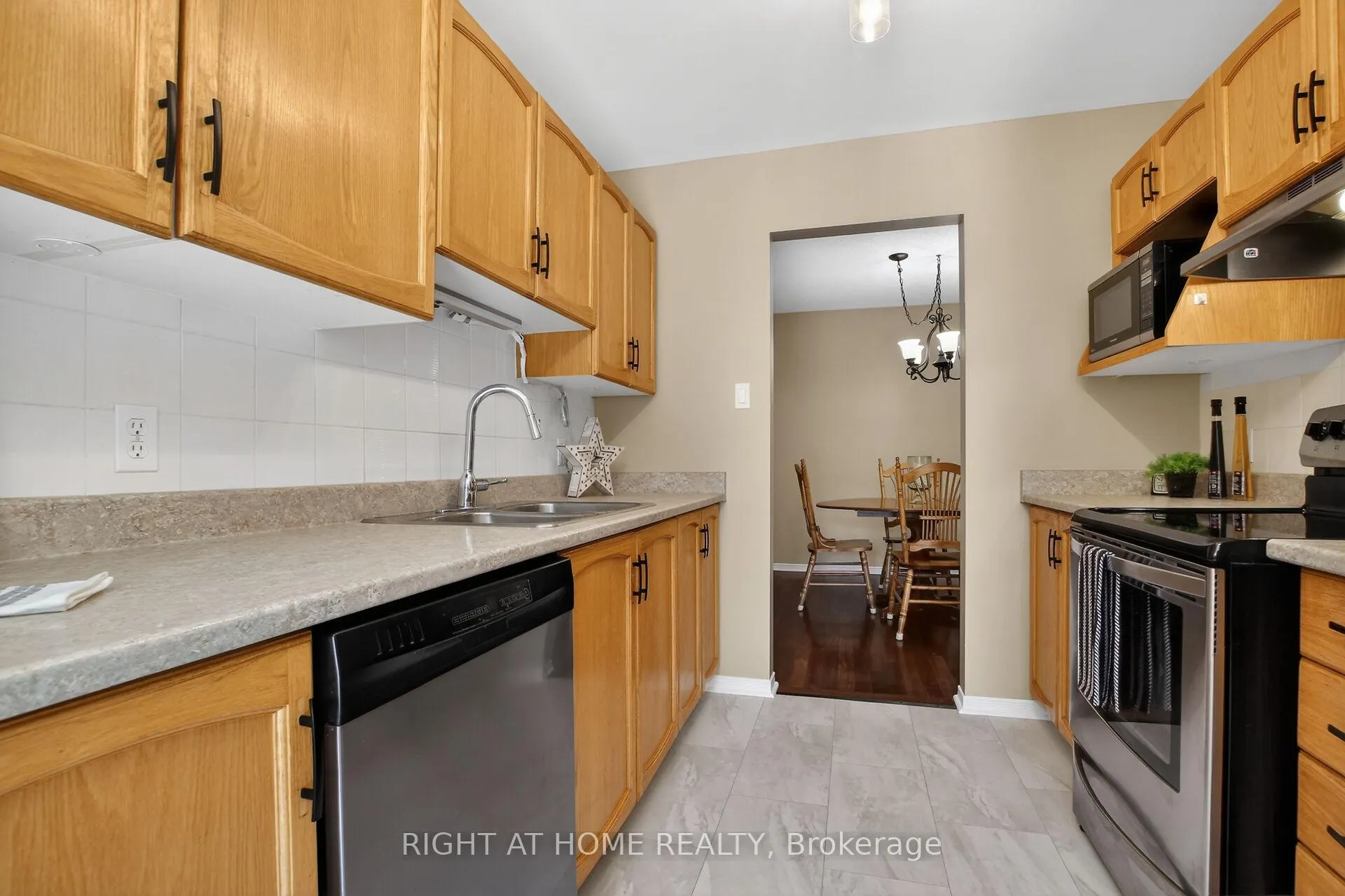 Photo 16 of 88 Furlong Crescent, Ottawa, Kanata - Bridlewood — HOMEH
