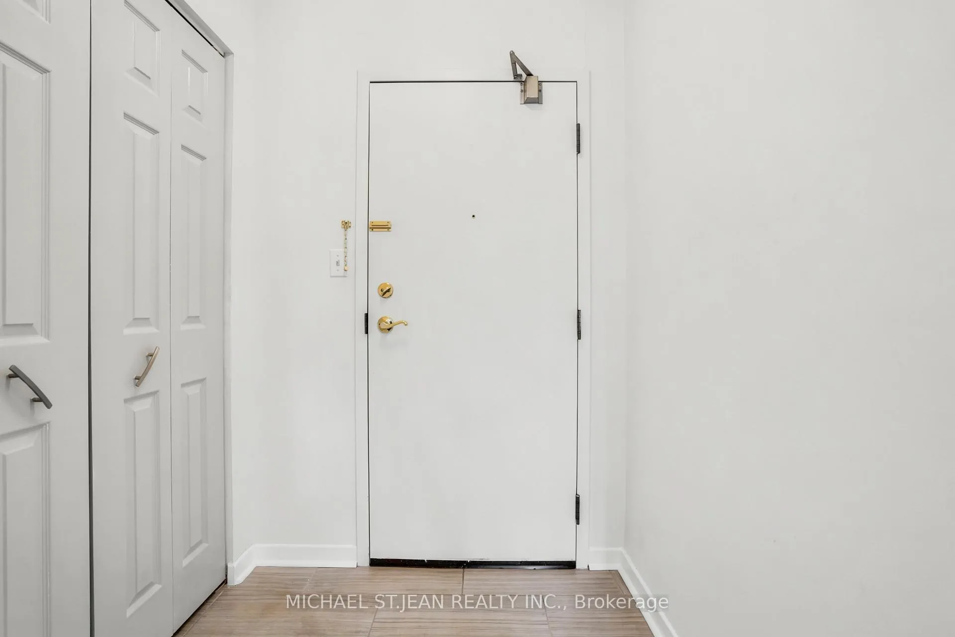 Photo 3 of Unit 404, 23 Main Street, Hamilton, Dundas — HOMEH
