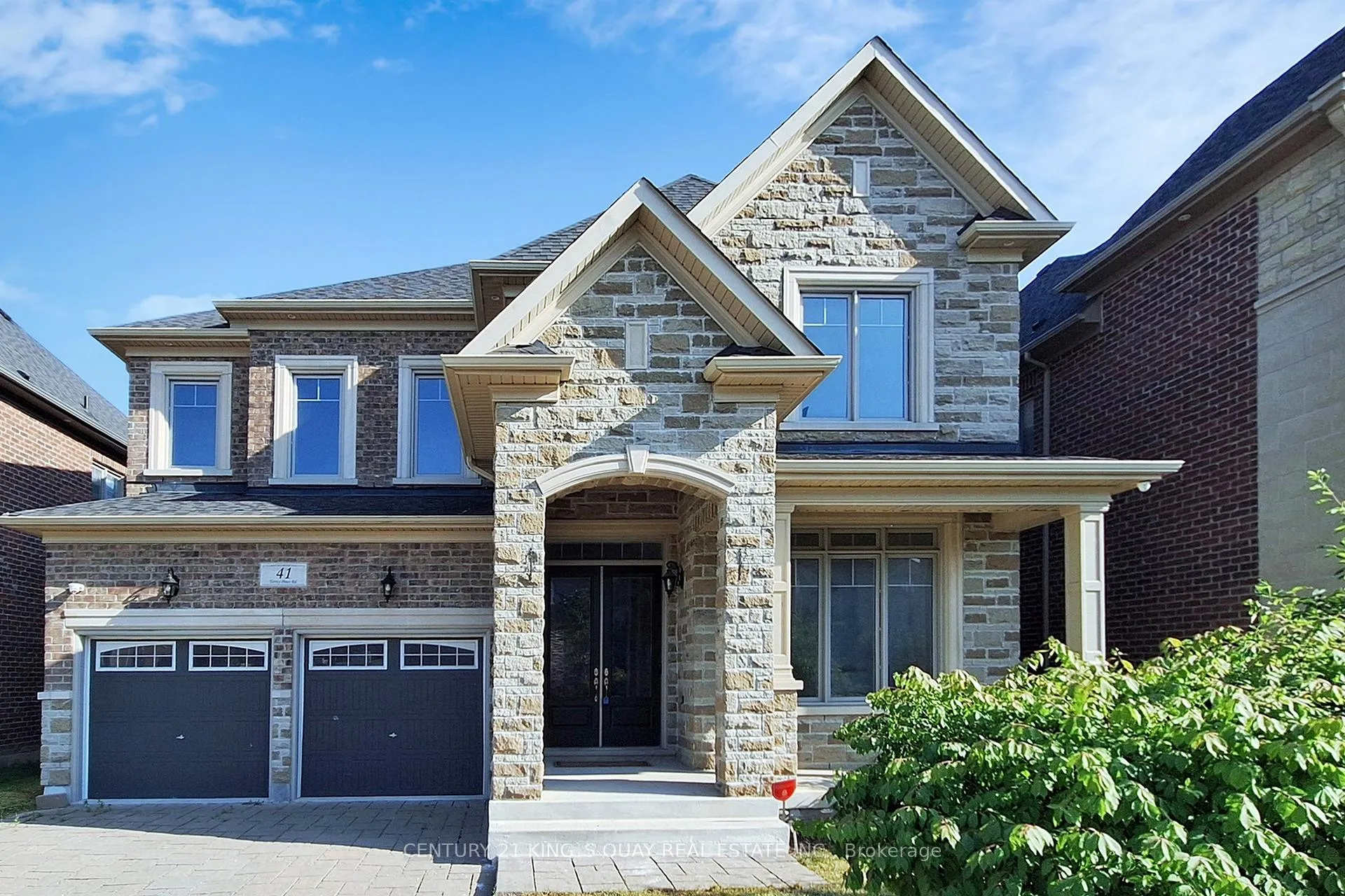 Photo 2 of 41 Torrey Pines Road, Vaughan, Kleinburg — HOMEH