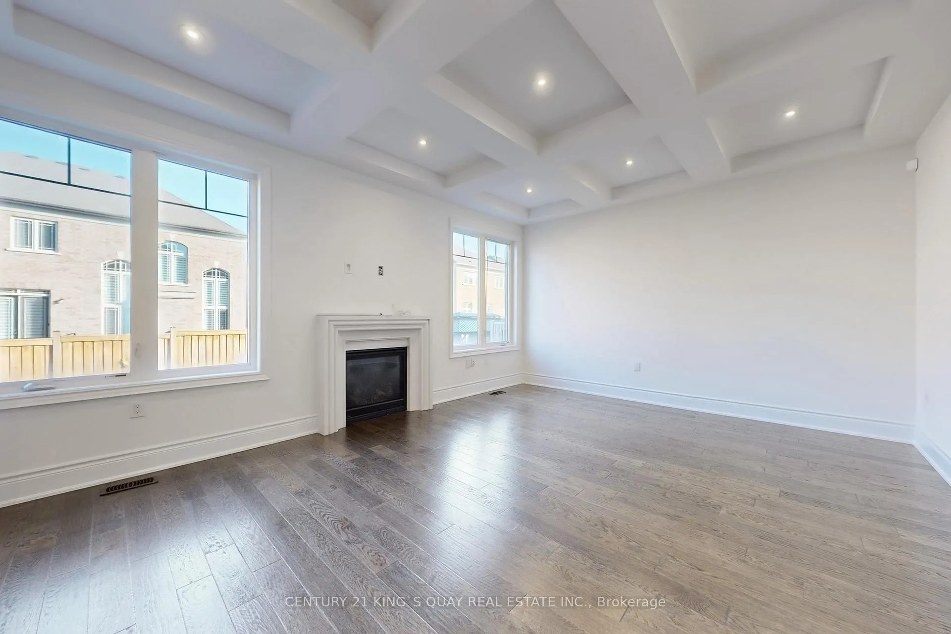 Photo 5 of 41 Torrey Pines Road, Vaughan, Kleinburg — HOMEH