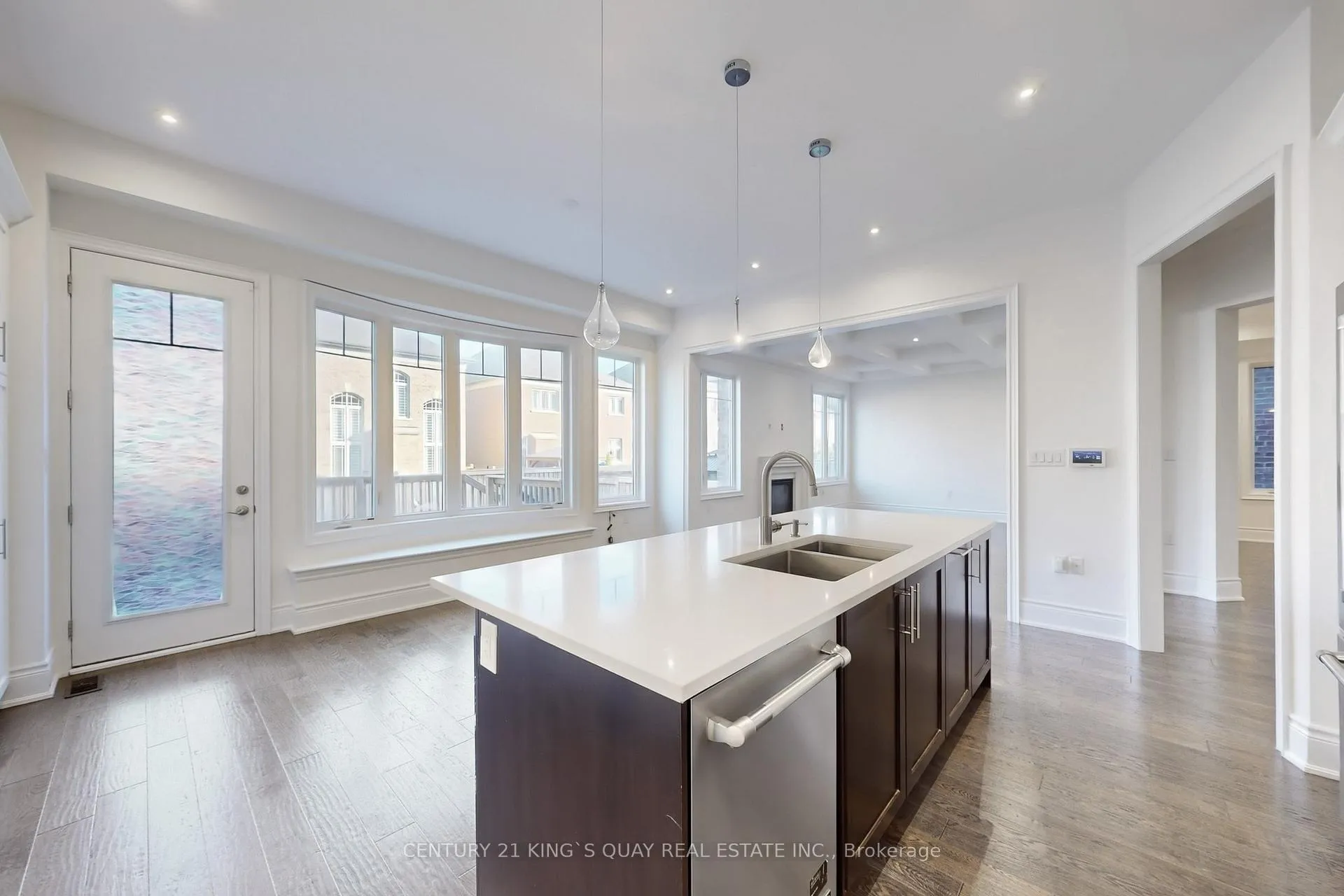 Photo 9 of 41 Torrey Pines Road, Vaughan, Kleinburg — HOMEH