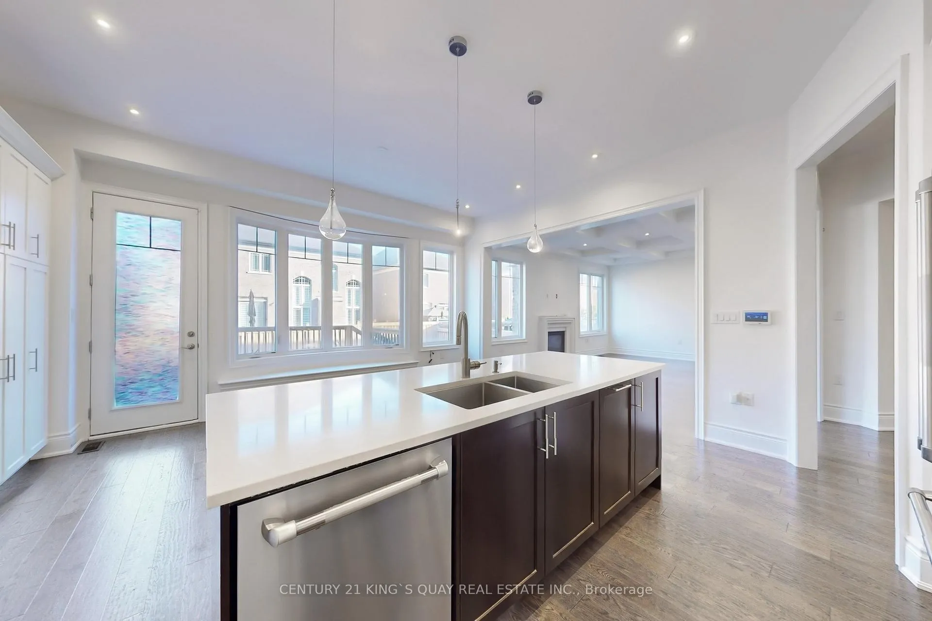 Photo 12 of 41 Torrey Pines Road, Vaughan, Kleinburg — HOMEH