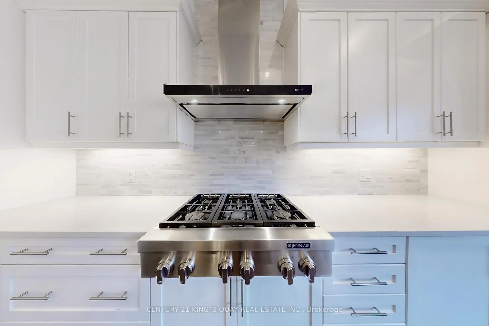 Photo 13 of 41 Torrey Pines Road, Vaughan, Kleinburg — HOMEH