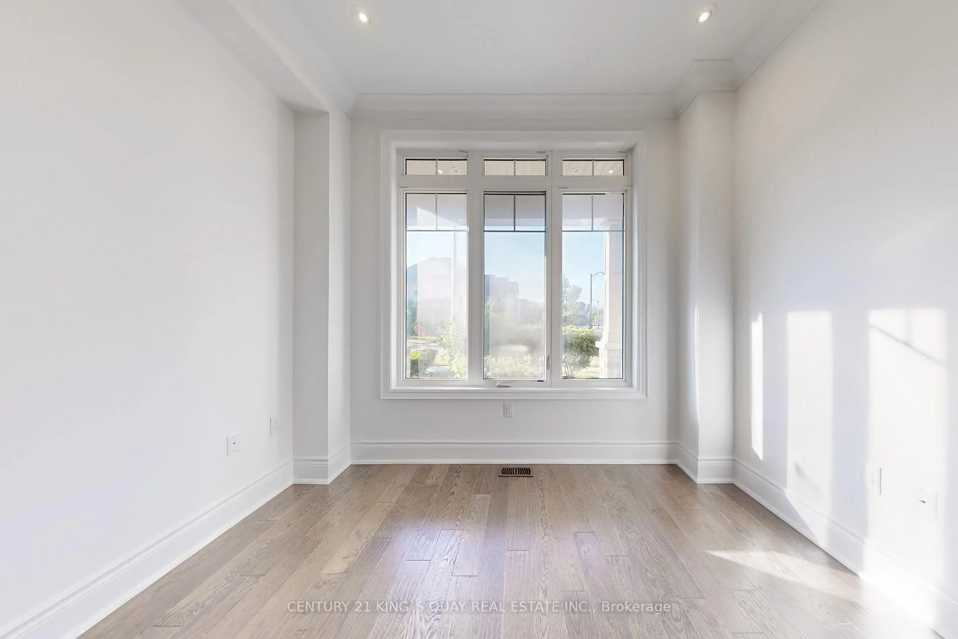 Photo 20 of 41 Torrey Pines Road, Vaughan, Kleinburg — HOMEH