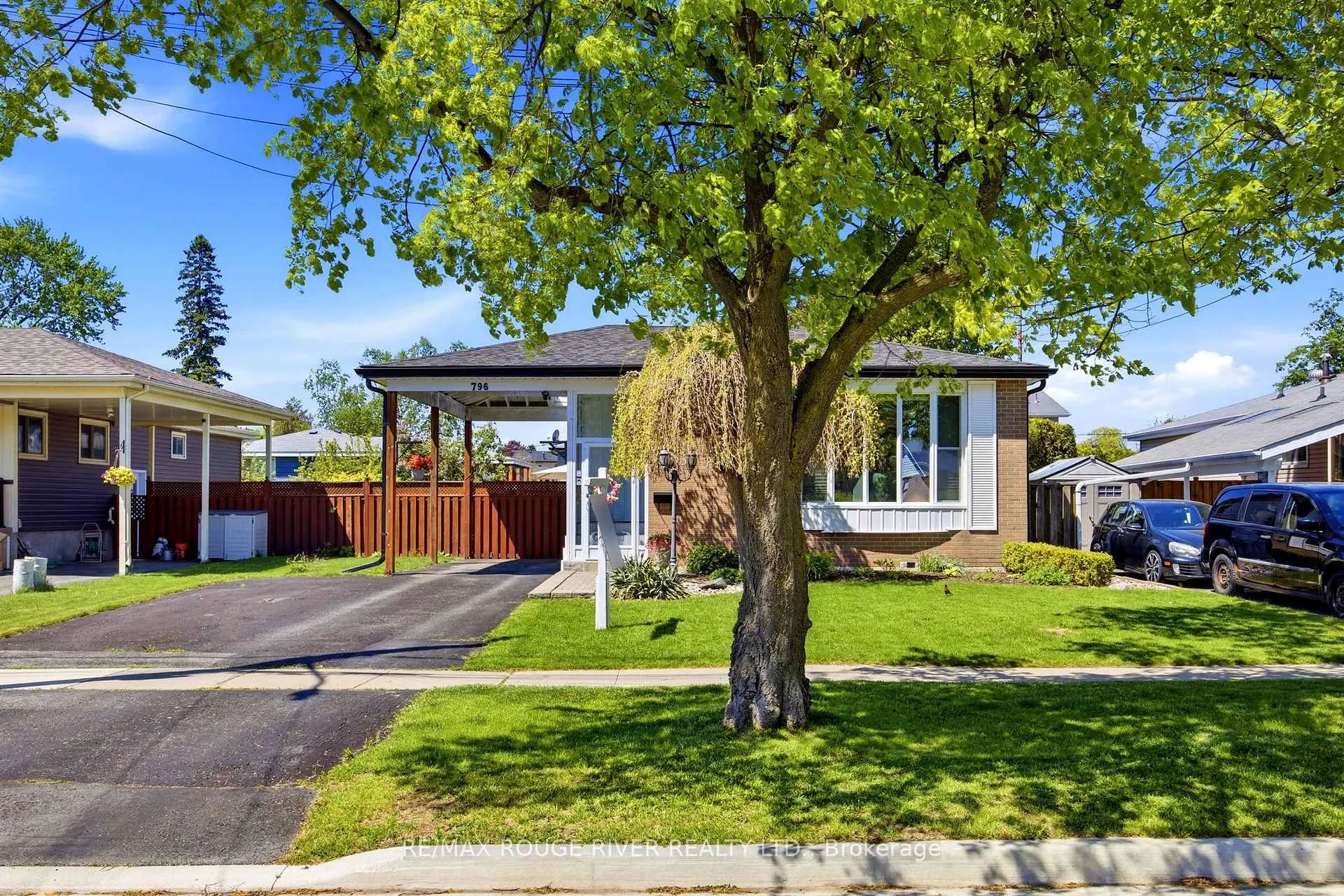 Photo 2 of 796 Batory Avenue, Pickering, West Shore — HOMEH