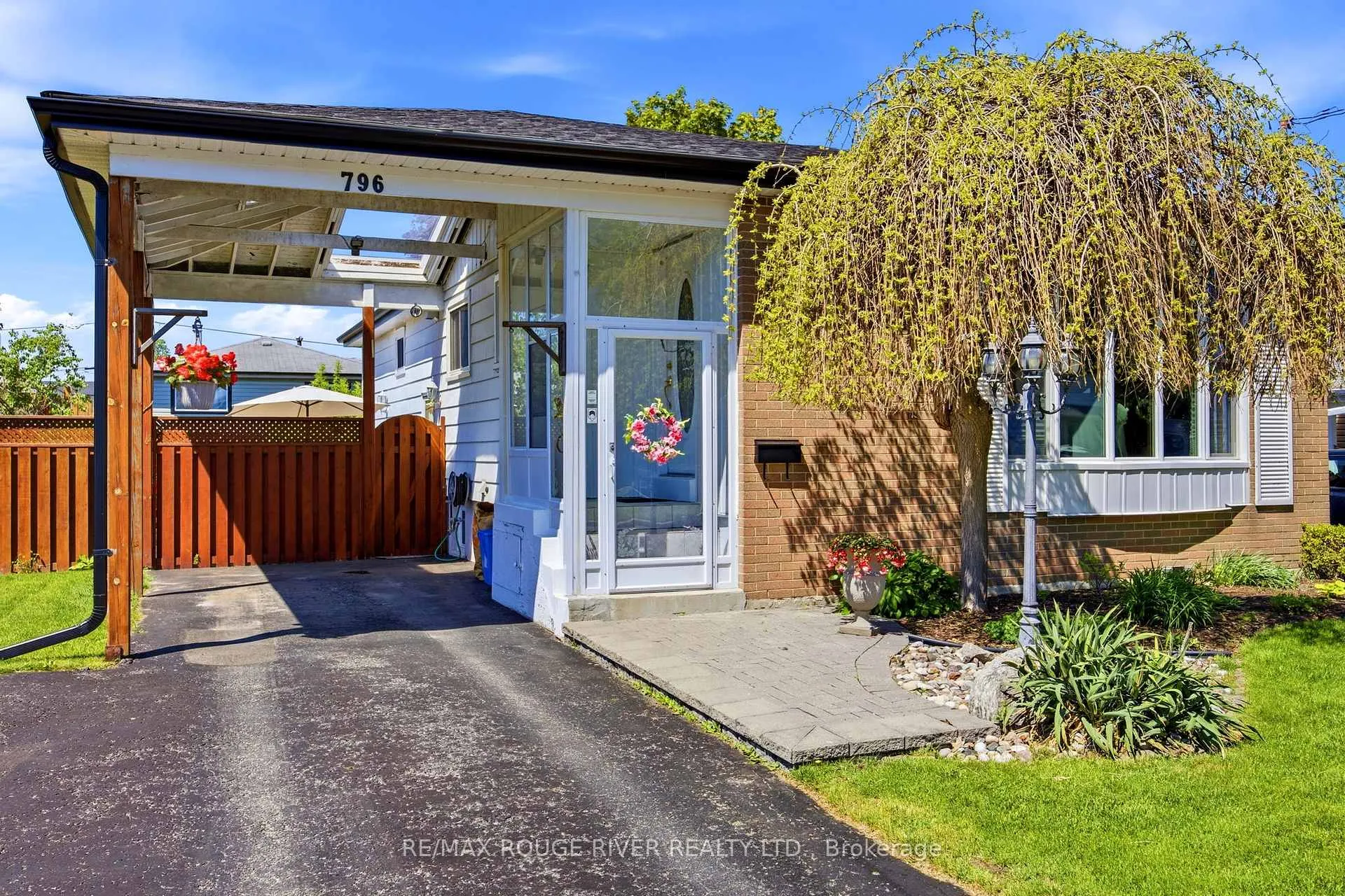 Photo 3 of 796 Batory Avenue, Pickering, West Shore — HOMEH