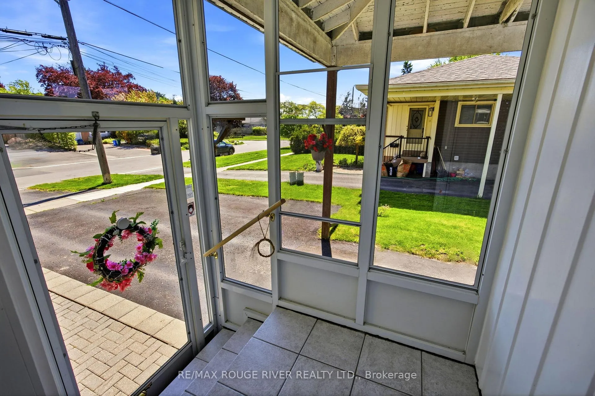 Photo 4 of 796 Batory Avenue, Pickering, West Shore — HOMEH