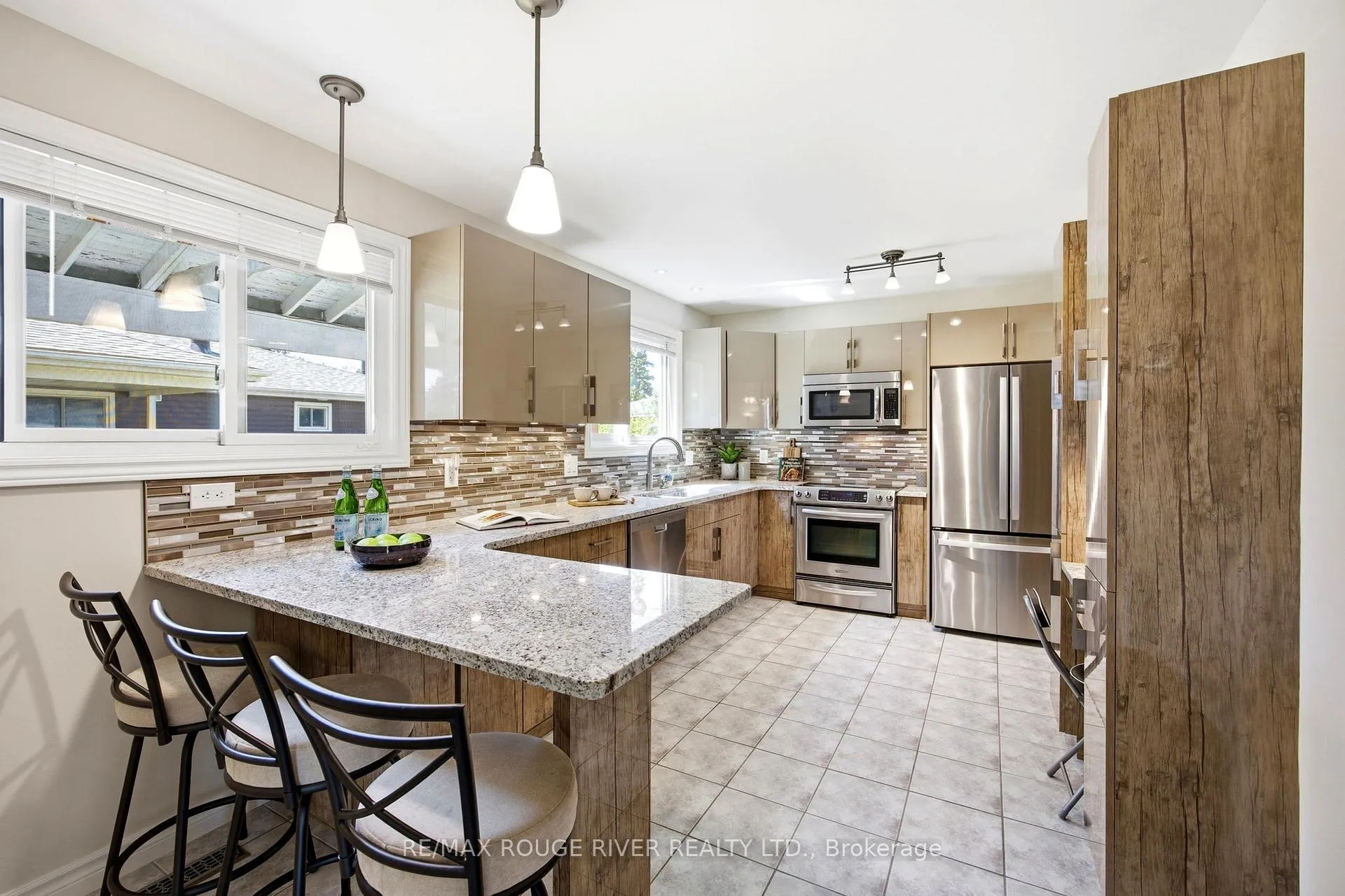 Photo 13 of 796 Batory Avenue, Pickering, West Shore — HOMEH
