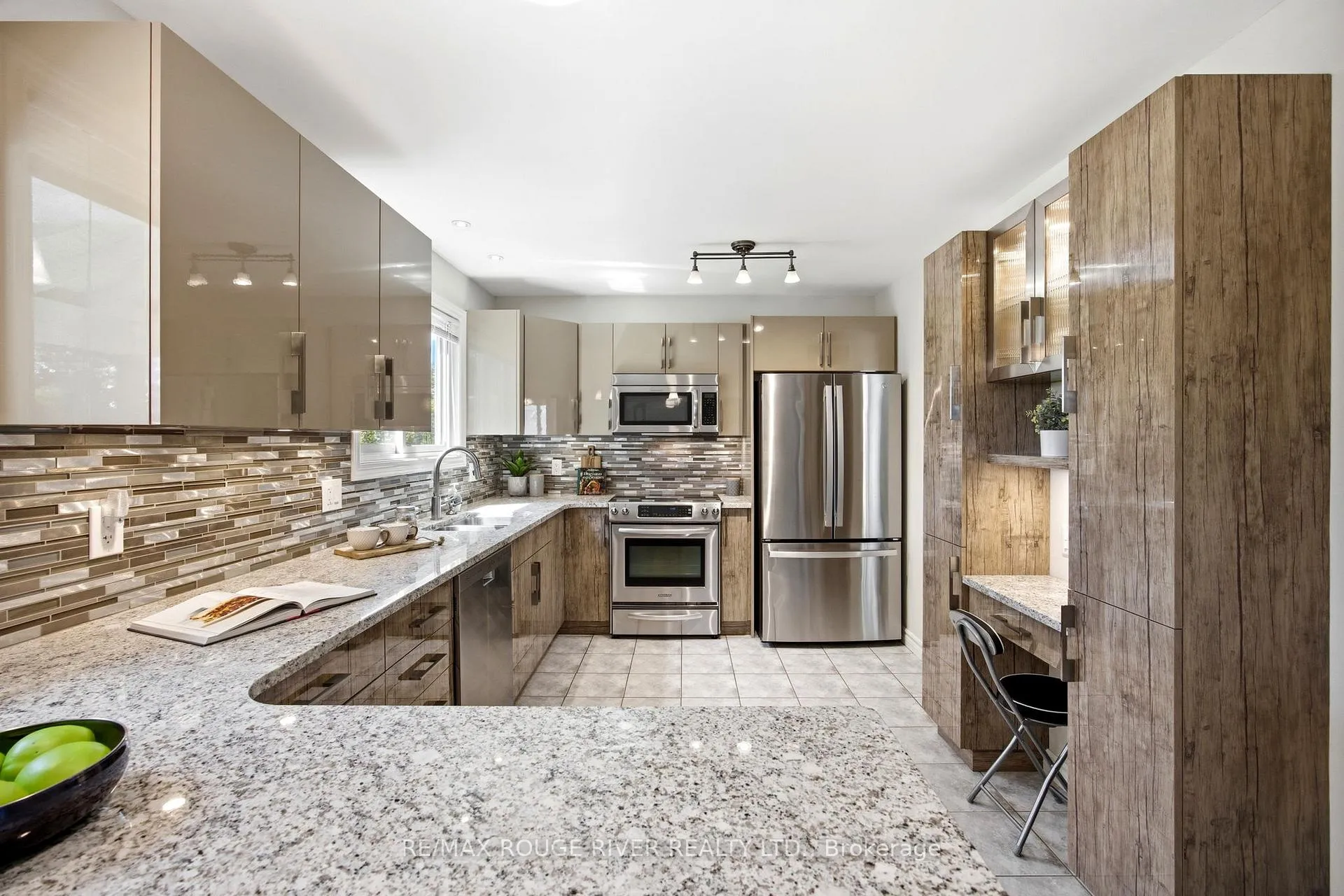 Photo 14 of 796 Batory Avenue, Pickering, West Shore — HOMEH