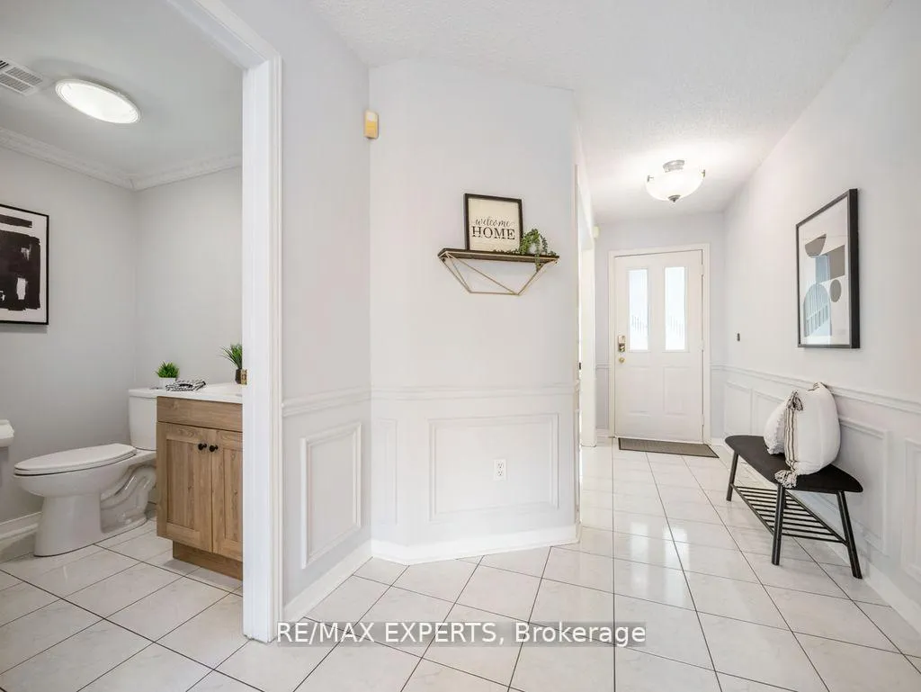 Photo 2 of 97 Pinedale Gate, Vaughan, East Woodbridge — HOMEH