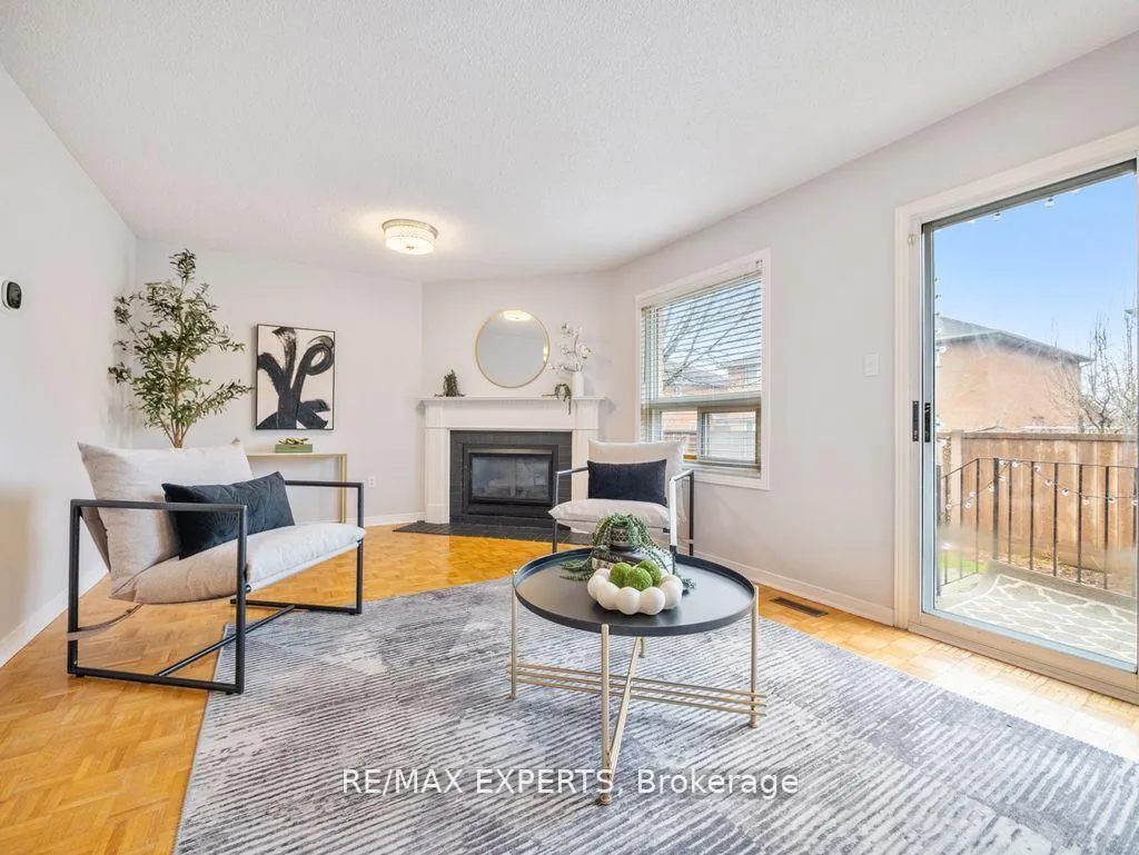 Photo 4 of 97 Pinedale Gate, Vaughan, East Woodbridge — HOMEH