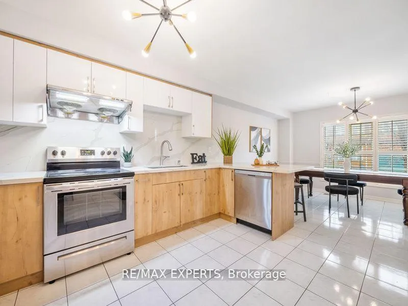 Photo 11 of 97 Pinedale Gate, Vaughan, East Woodbridge — HOMEH