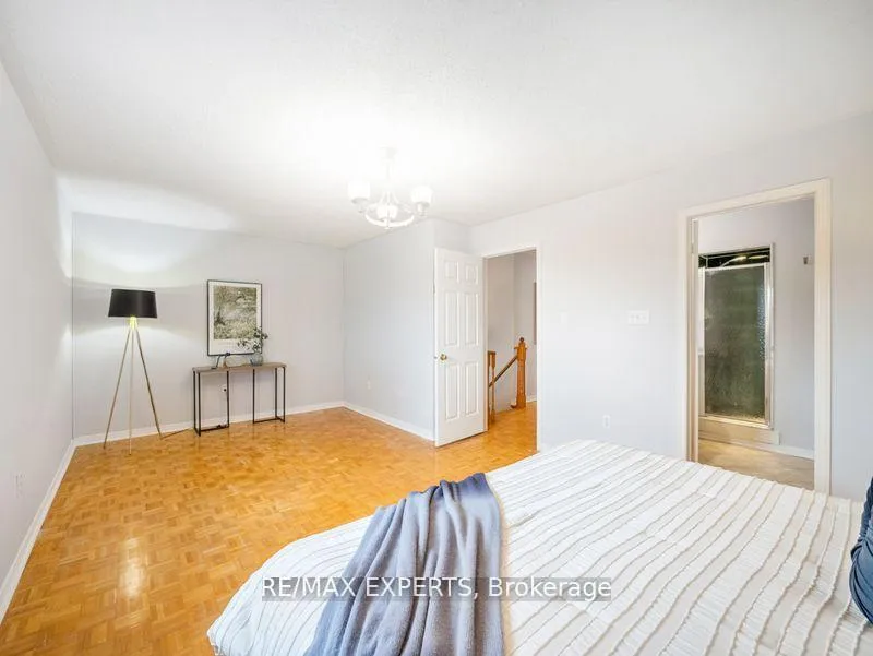 Photo 15 of 97 Pinedale Gate, Vaughan, East Woodbridge — HOMEH