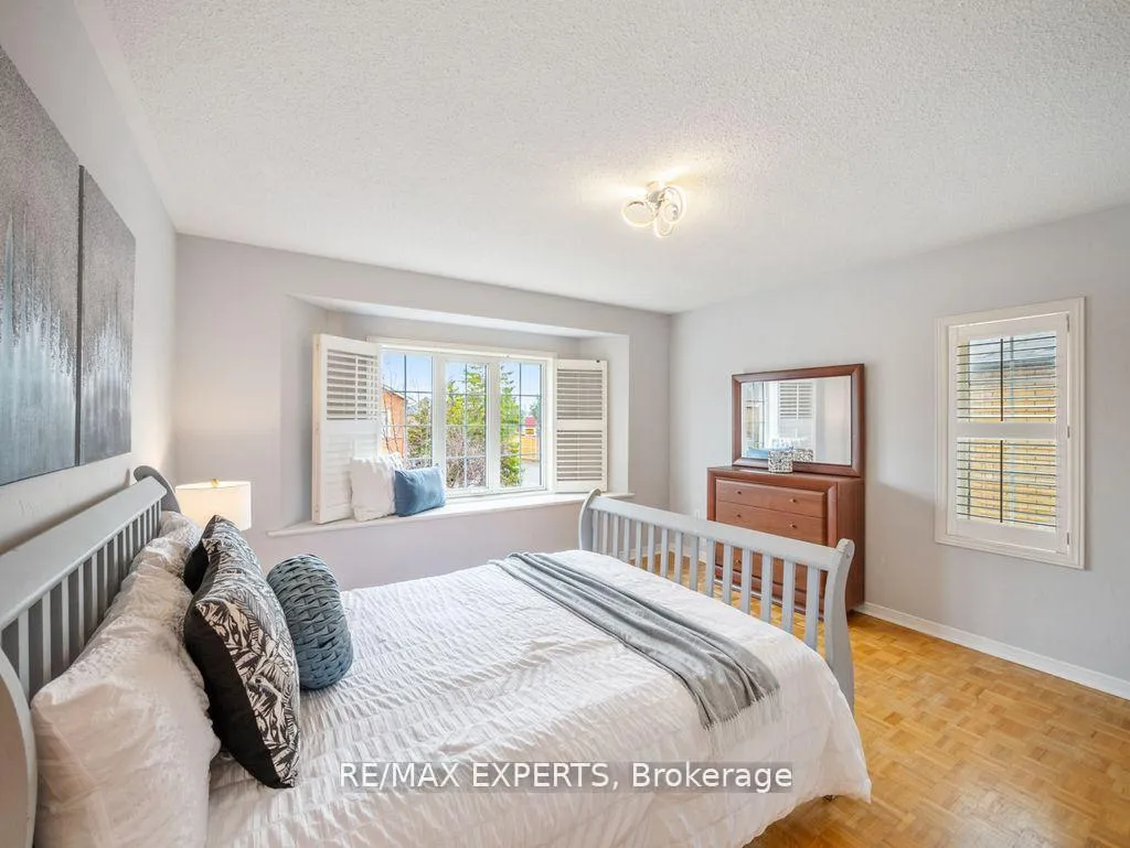 Photo 18 of 97 Pinedale Gate, Vaughan, East Woodbridge — HOMEH